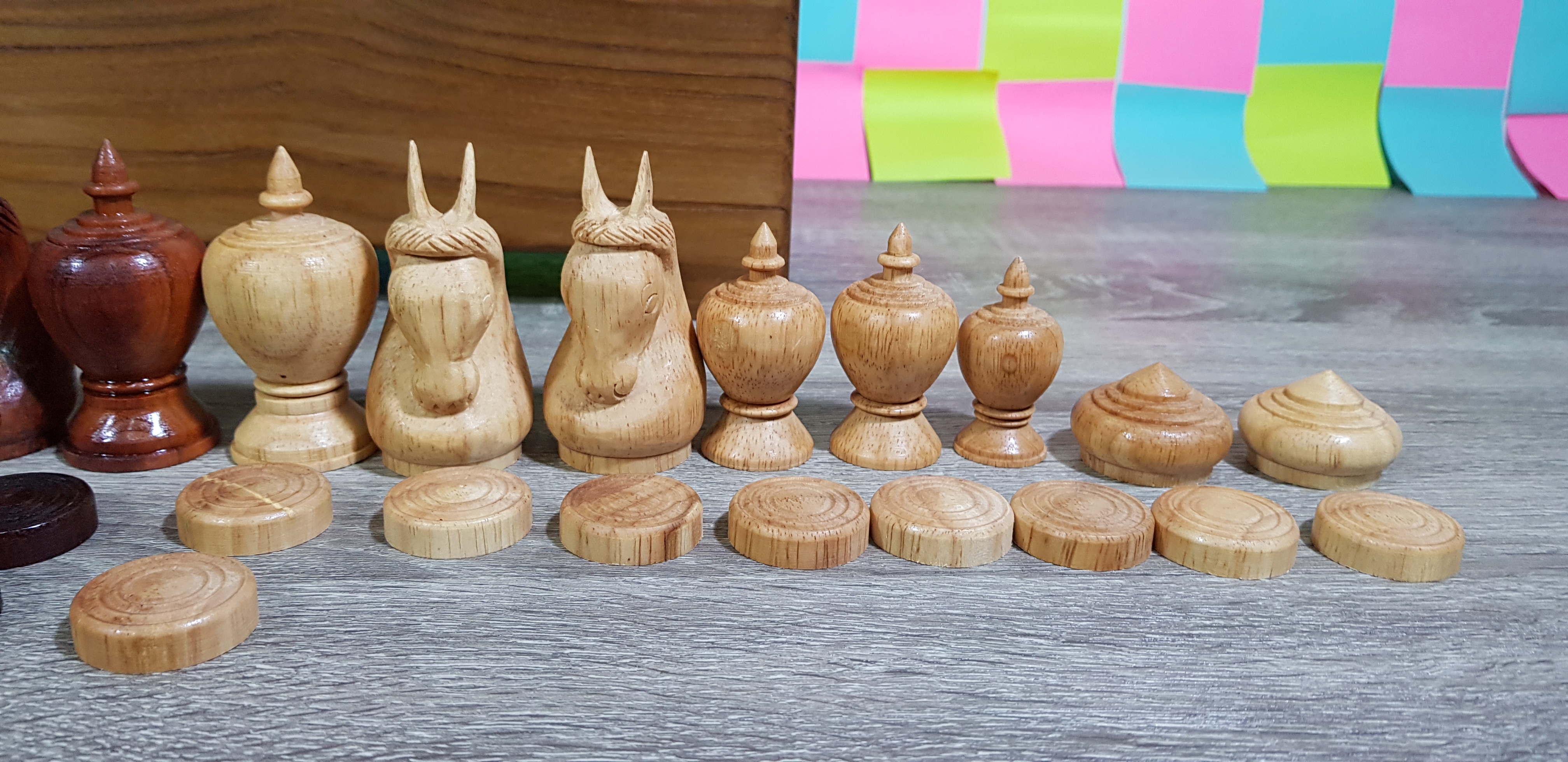 ชุดหมากรุกไทยชุดราเธยะพร้อมกล่องไม้แบบมีช่อง