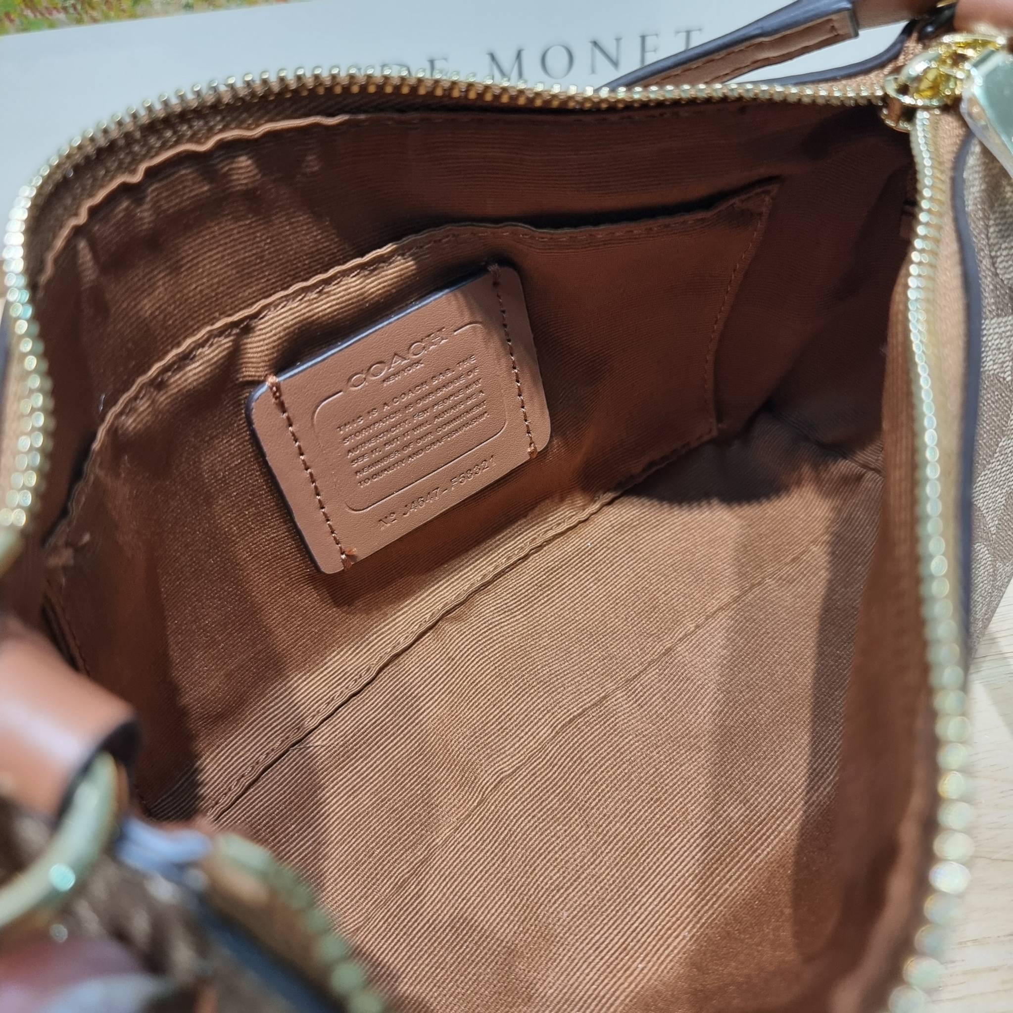 COACH TOP HANDLE POUCH F58321 พร้อมส่ง 9 สี กระเป๋าทรงพอช ยอดฮิต ยกขึ้นแท่น ด้วยดีไซน์ที่ออกมาให้ใช้งานได้ง่าย ขนาดกำลังเหมาะ