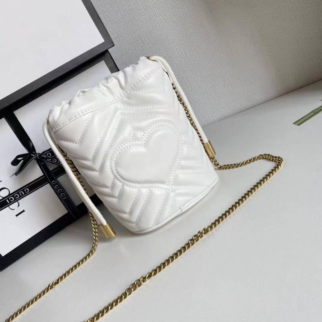VIP 】Gucci GG Marmont mini bucket bag กระเป๋าสะพายข้าง Premiumgift วัสดุหนังแท้ ด้านในโล่ง มีช่องใส่บัตร3ช่อง ใส่กระเป๋าตังค์ ใส่โทรศัพท์ Iphone+ ได้ สายโซ่ยาว Crossbody ได้ ถอดสายได้ น้ำหนักเบา มาพร้อมถุงผ้าแบรนด์ ใบนี้คือที่สุด คุณหนูมากมาย ไม่ควรพลาดเล