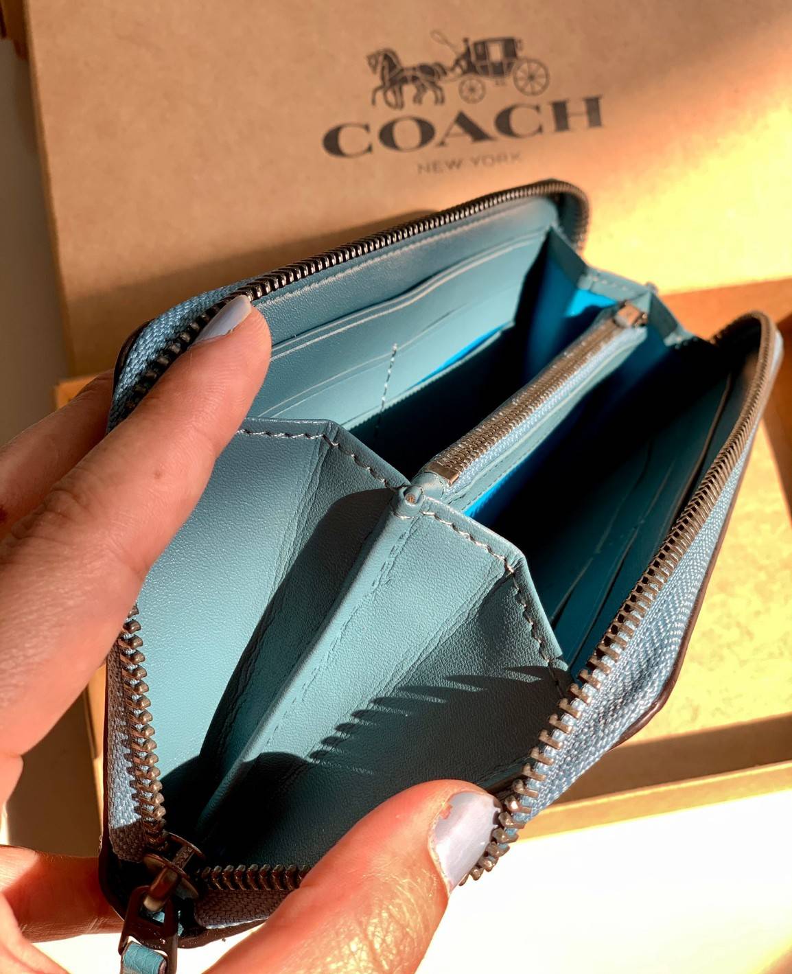 ของแท้ 💯% COACH ZIP WALLET SNOOPY LIMITED ((16122B)) พร้อมส่ง!! กระเป๋าเงินใบยาวซิปรอบ หนังแท้ลายหนังสวย