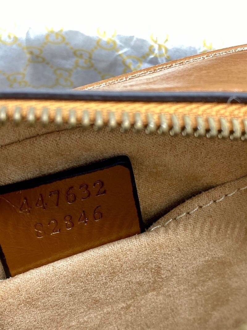 VIP 】หนังแท้ GUCCI GG Marmont small matelassé shoulder bag พร้อมส่งที่ไทย The small GG Marmont chain shoulder bag has a softly structured shape and a zip top closure with the Double G hardware. The chain shoulder strap has a leather shoulder detail. Made 