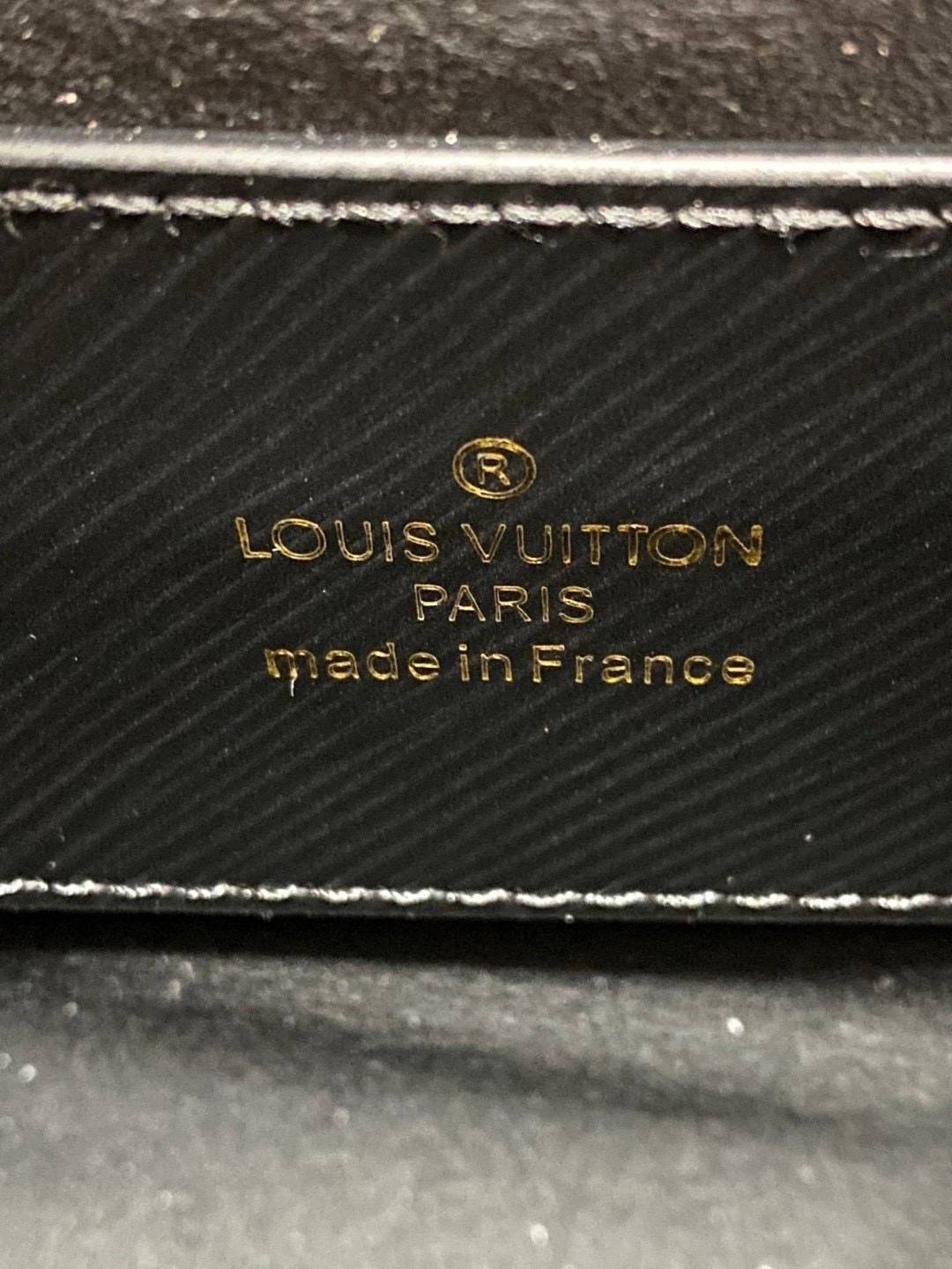 ORI หนังแท้ | LV Twist MM bag Epi grain leather กระเป๋าสะพาย/กระเป๋าถือรุ่น พร้อมสายสปอร์ต หนังลายเกรน Epi โดดเด่นด้วยโลโก้หน้า สวยหรูเป็นเอกลักษณ์ ดีไซน์คัลเลอร์บล็อค สัมผัสโดดเด่นแมตช์กับทุกสไตล์