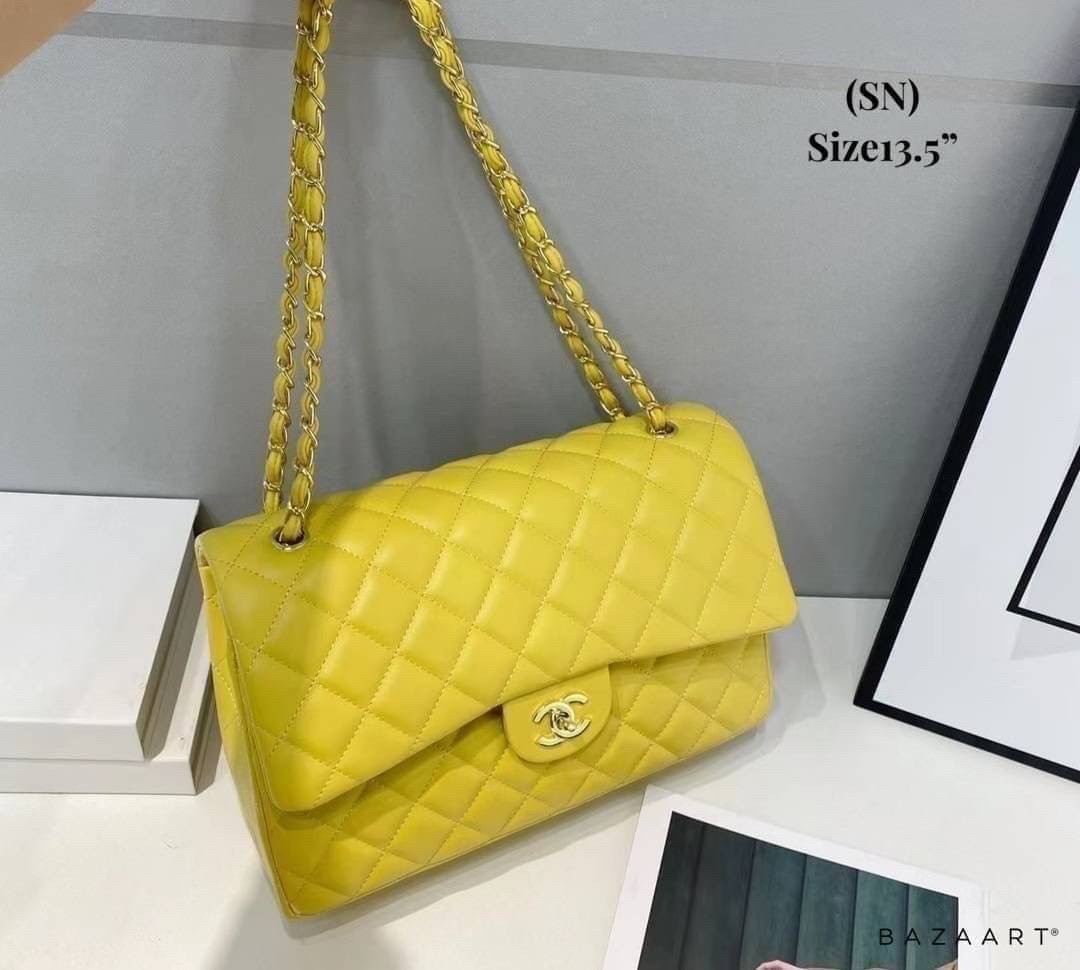 CHANEL MAXI CLASSIC 13.5" กระเป๋าสะพายทรงคลาสสิคใบใหญ่ จุของได้เยอะมากๆ งานสวยหรูมาแต่ไกล สวยงามไม่ผิดหวังค่ะ