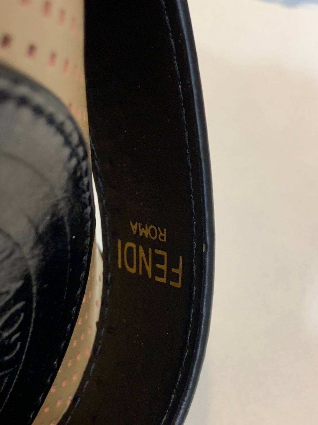 FENDI Mon Tresor mini bucket bag กระเป๋าถือทรงขนมจีบสุดคิ้วท์ หรือสะพายไหล่ วัสดุหนังแท้อย่างดี รุ่นใหม่ล่าสุด สวยหรู ดูแพง คุณนายสุดไปเลยค่า ถือแล้วสวยมากๆ จุของได้กำลังดี ทรงนี้ต้องมีติดตู้ไว้สักใบนะคะ!