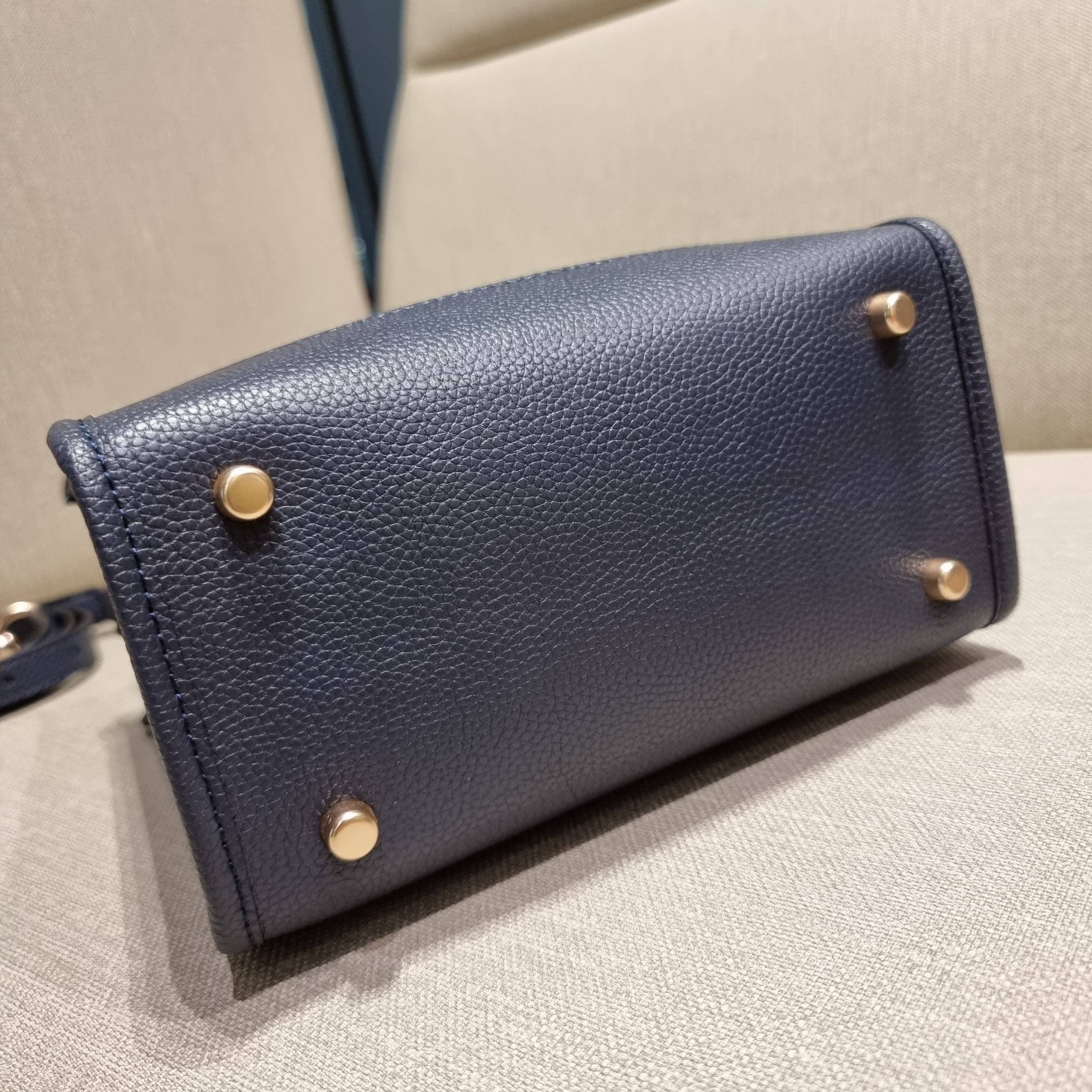 COACH C8198 DEMPSEY TOTE 22 WITH GARDEN PLAID PRINT AND COACH PATCH คอลใหม่สุดคิ้วท์ หวานๆใสๆ น่ารักชะมัด!! ดีไซน์ลายสก็อต เหมาะกับฟีลลิ่งปิคนิคเป็นที่สุด กระเป๋าทรงโท้ท ไซส์กำลังสวย ฟังก์ชั่นการใช้งานก็สะดวกที่สุด มีทั้งสายคล้องในตัว และสายครอสบอดี้ วัสด