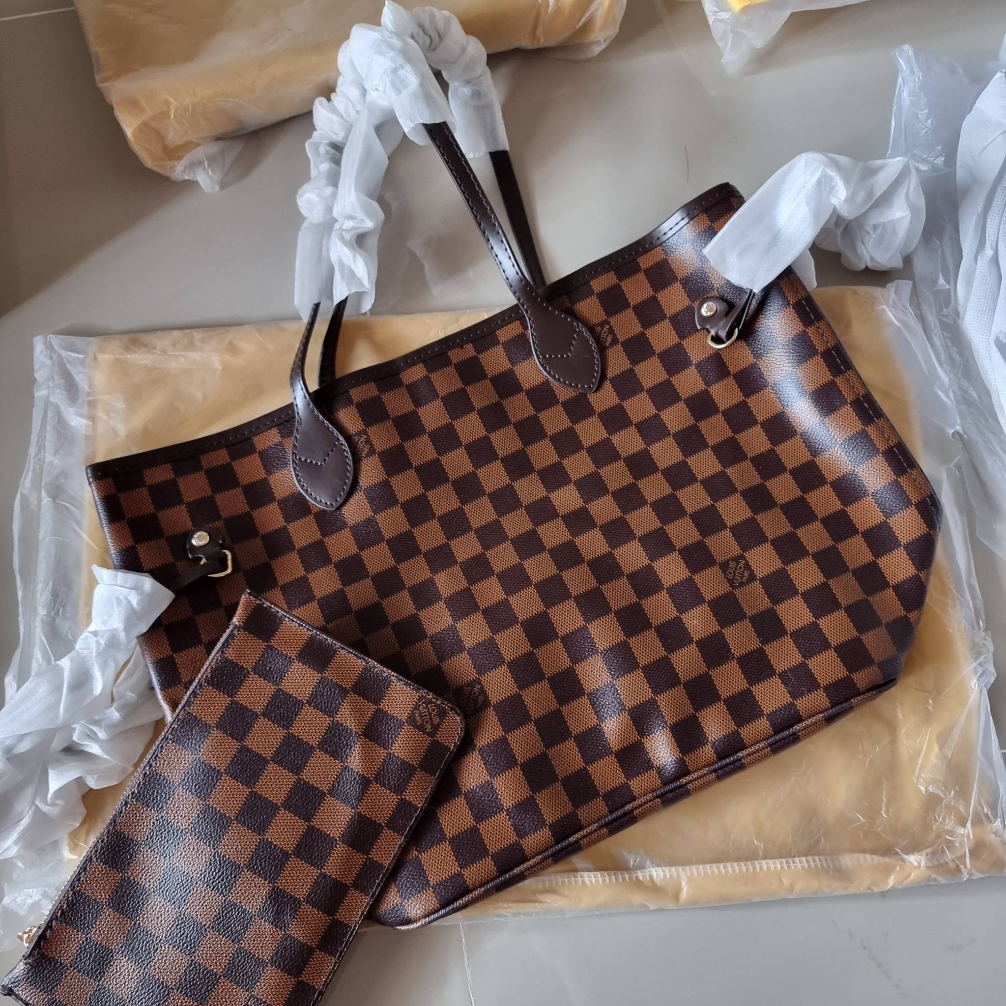 LV Neverfull Monogram / LV 2IN1 TOTE SET กระเป๋าสะพายไหล่ใบใหญ่ทรง tote มาพร้อมใบลูก คลาสสิคที่สุด เป็นอีกรุ่นที่มีคนใช้กันทั่วบ้านทั่วเมือง ฮิตแบบไม่ต้องพูดเยอะ