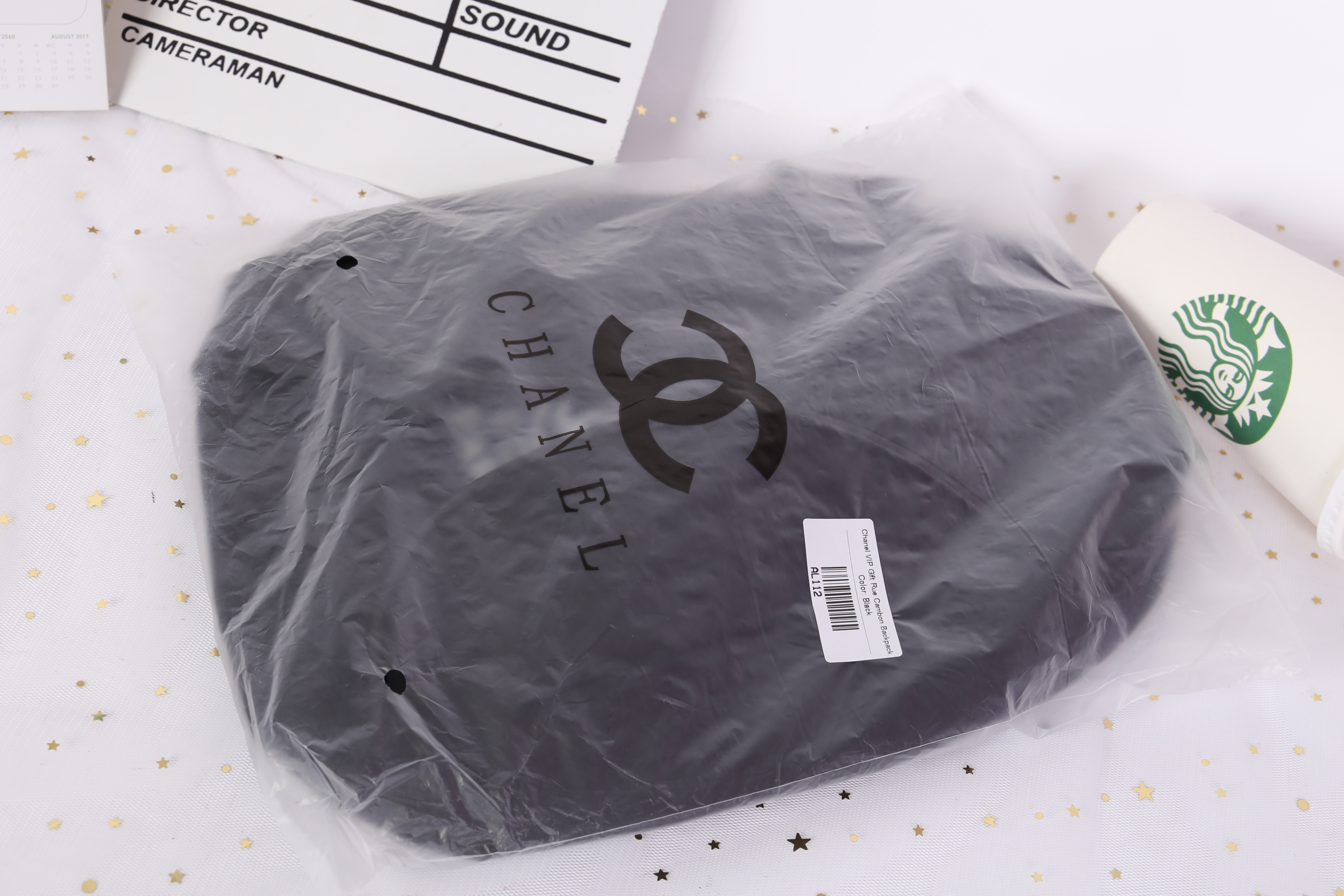 Chanel VIP Gift Rue Cambon Backpack สินค้าเป็นของแท้ 100% ใหม่จากเค้าเตอร์เครื่องสำอาง/น้ำหอมแบรนด์ กระเป๋าเป้ของแท้จาก Chanel VIP Gift Bag วัสดุไนล่อน หัวซิปทำจากหนังปั้มชื่อแบรนด์ ด้านในเป็นช่องกว้าง และมีช่องซิปเล็ก ตัวสายสะพายด้านหลังเลื่อนปรับได้ค่ะ