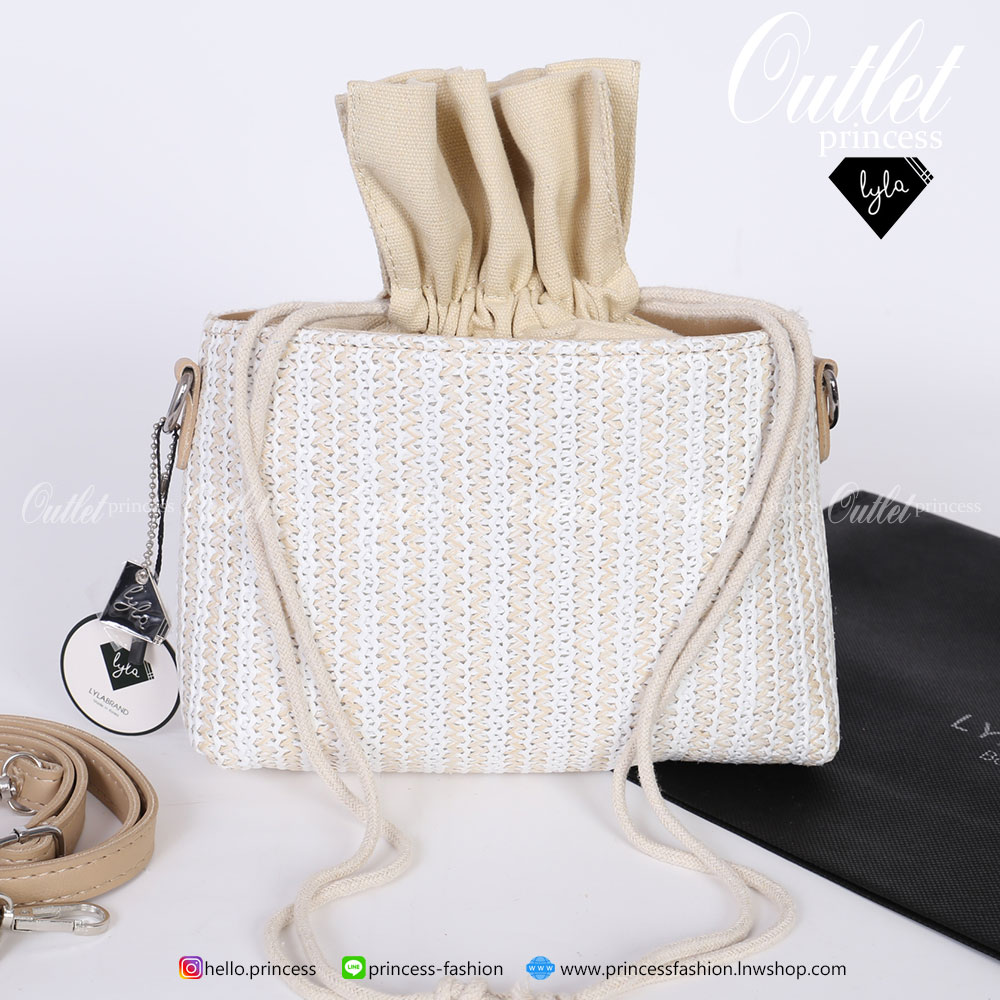 LYLABRAND🔔 WHITE WOVEN WITH LININ🔔 กระเป๋าที่ถือเข้าได้กับแนวหวานๆทุกแนว ไม่ว่าจะใส่เดรสยาว เดรสสั้น แค่หยิบใบนี่มาถือ ก็ทำให้ลุค คอมพลีท ขึ้นมาทันทีค่ะ❤️
