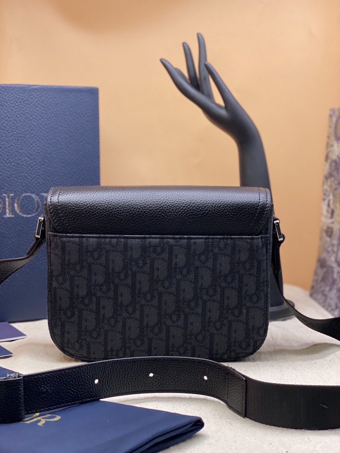 DIOR Small Saddle Messenger Bag with Flap กระเป๋าทรงแมสเซ็นเจอร์รุ่นฮิต เกรดออริ สลับแท้ 1:1 ใช้ต่างประเทศได้