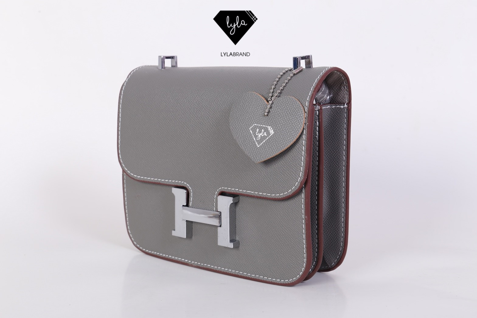 LYLABRAND🔔 Constance ไซต์ 18 สุดฮอต รุ่นนี้หนัง Epsom , PU top premium นะคะ หนังดีเลอค่าน่าสอยมากกก บอกคำเดียวเลยว่าเด็ดสุด !! เหมือนหนังแท้เบอสุดค่ะคูณผู้หญิง ลูกค้าเก่าน่าจะทราบกันดีอยู่แล้วว่าคุณภาพของร้านนี้ต้องมาเป็นอันดับหนึ่งเท่านั้น อิอิ ม