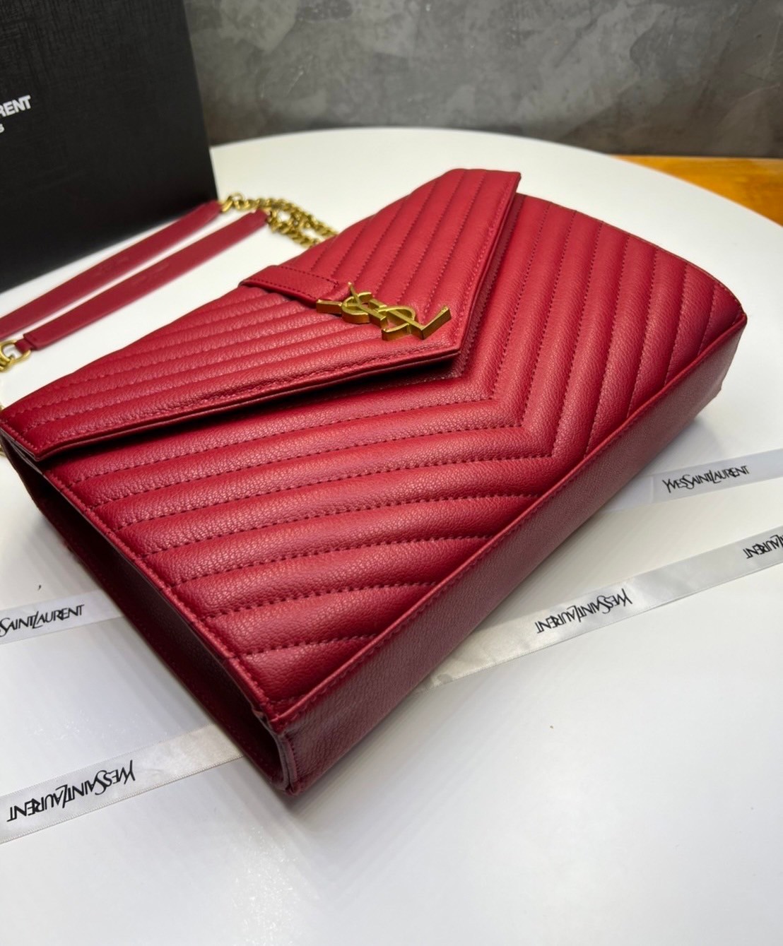 หนังแท้ YSL college large chain bag in quilted leather 30cm กระเป๋าสะพายใบใหญ่ ดีไซน์ทรงสวยหรู ตอบโจทย์ได้ทุกสไตล์ ภาพสินค้าถ่ายจากงานขายจริง ใช้งานต่างประเทศได้