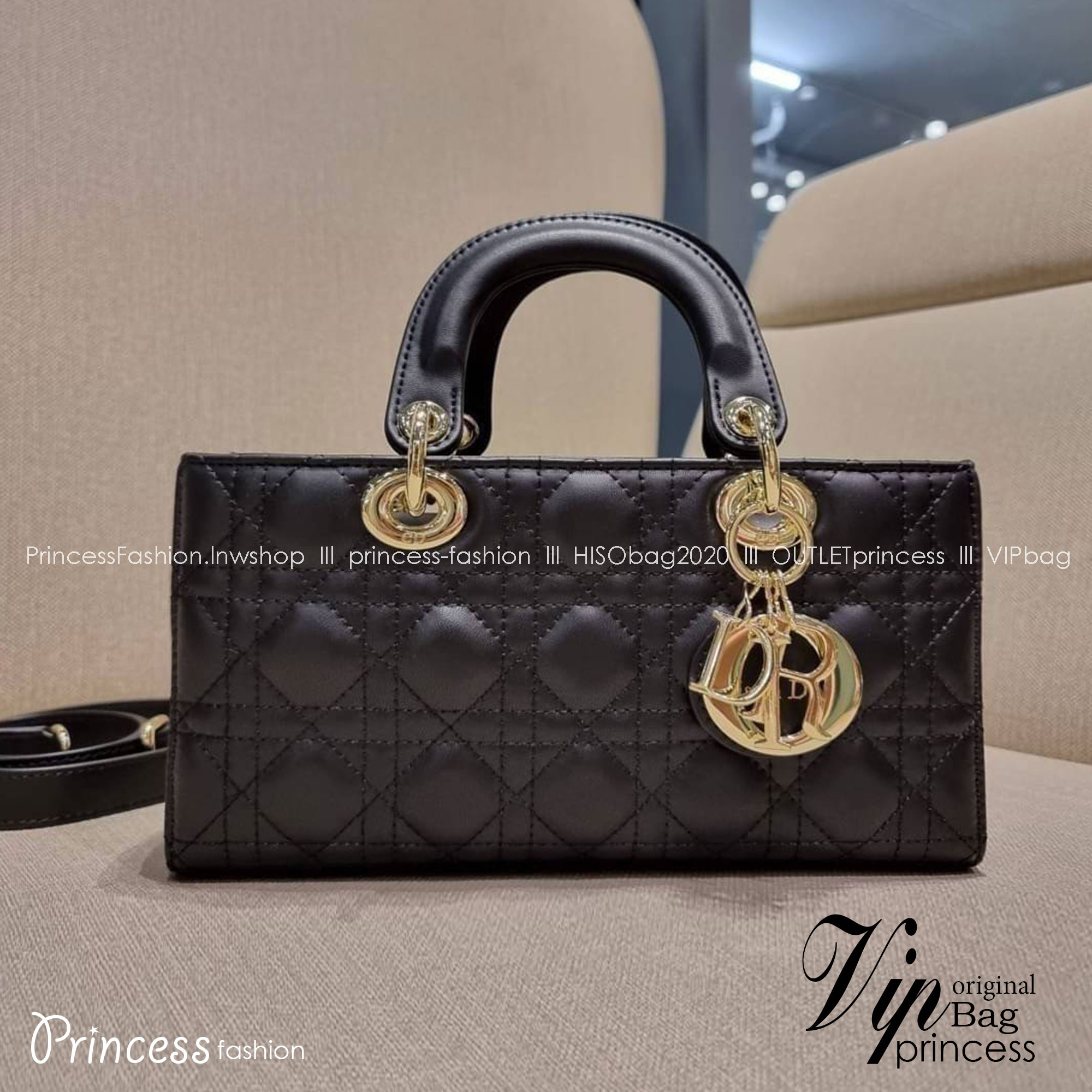 Medium Lady D-Joy Bag Cannage Lambskin / CD LADY D-JOY BAG ดีไซน์ใหม่ อัพเลเวลความหรู กับกระเป๋าสะพายข้างที่รอบนี้ดีไซน์รูปทรงโฉมใหม่ ใช้งานง่ายขึ้น สะดวกใช้มากขึ้น