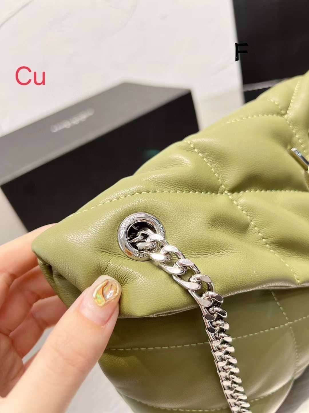 YSL PUFFER SMALL CHAIN BAG IN QUILTED มามุงค่าา ใครเล็งใบนี้มาแล้วน้า งานหนังสวยสมการรอคอย มาแบบครบเซ็ทพร้อมถุงผ้าและกล่อง นอกจากจะซื้อมาใช้เองแล้ว ก็เหมาะซื้อเป็นของขวัญให้คนรู้จักเช่นกันนะคะ