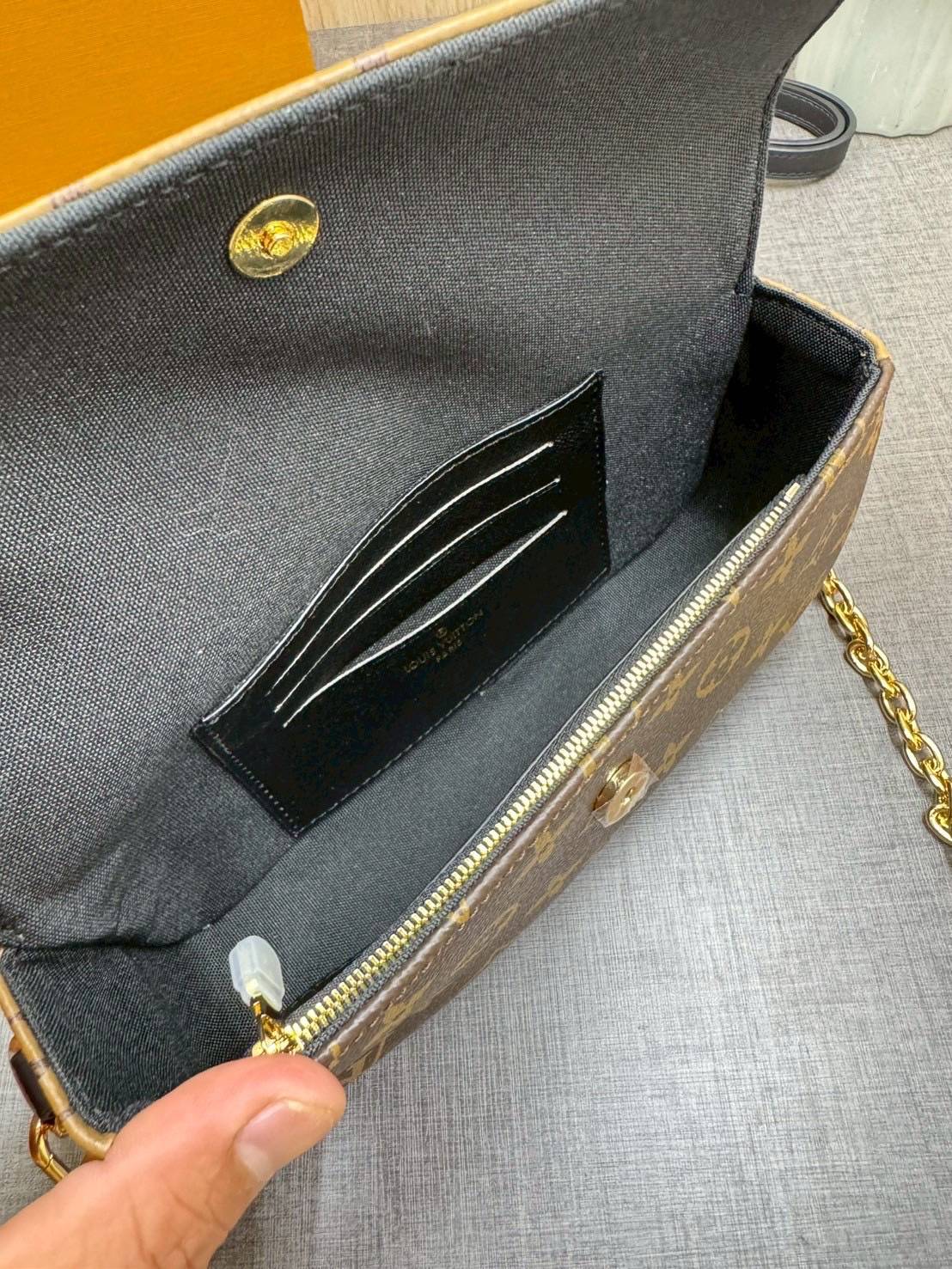 ORI หนังแท้ | LV Ivy chain wallet Bag กระเป๋าสะพายใบเล็ก ดีไซน์กระเป๋าสตางค์โซ่ โดดเด่นด้วยลาย Monogram Reverse Canvas เอกลักษณ์ของ Maison มอบลุคใหม่สดใส