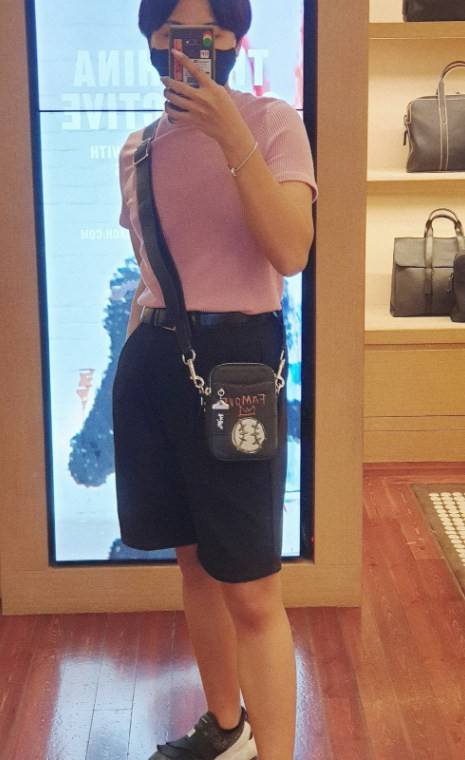 New arrival! Limited edition📌 COACH X JEAN-MICHEL BASQUIAT CROSSBODY ((7049)) 🌈อีกรุ่นที่ต้องมี ห้ามพลาด ดีไซด์จาก Michel Basquiat ค่ะ กระเป๋าสะพายครอสบอดี้ร์ ใช้ได้ทั้งชาย//หญิง ค่ะรุ่นนี้ หนังแท้อย่างดี ลายหนังสวยงามมากๆค่ะ! 🔺จุด