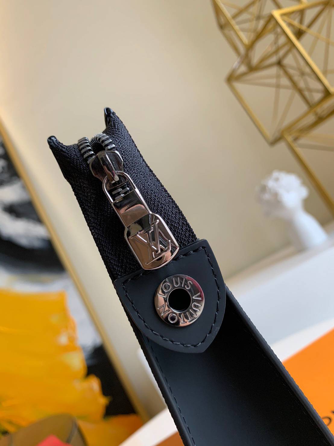 หนังแท้ LOUIS VUITTON POCHETTE VOYAGE MM พร้อมส่งที่ไทย LV CLUTCH รุ่นขายดีตลอดกาล งานหนังแท้เกรดออริจินอล ภาพสินค้าถ่ายจากงานขายจริงค่ะ