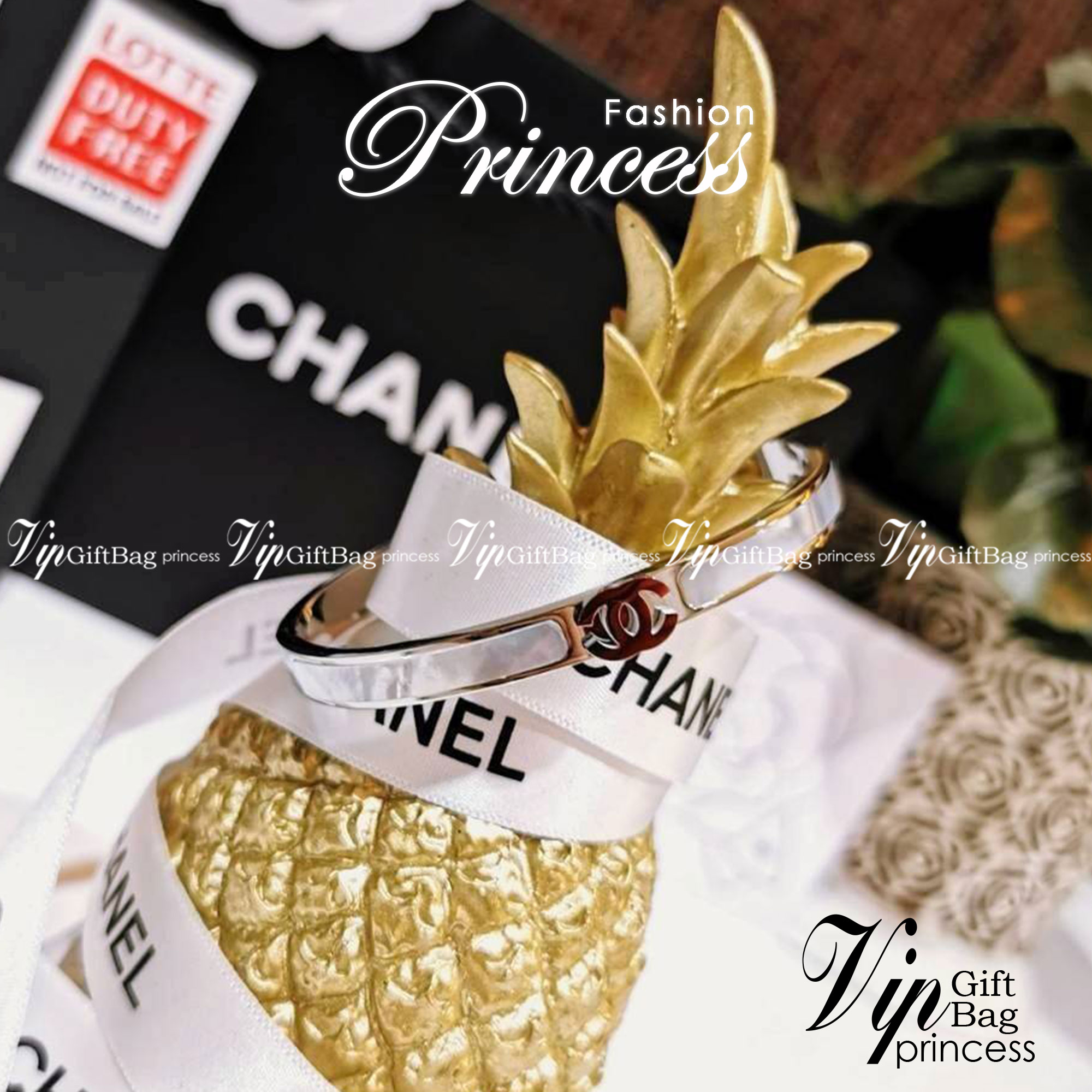 CHANEL BANGLE BRACELET VIP สุดเลอค่า ไอเท็มหายากชวนสะสมดีไซน์สวยคลาสสิคเลอค่า ไอเท็มแบบนี้นานๆจะหลุดมาให้ช้อปจะซื้อใช้เองหรือมอบเป็นของขวัญก็เลิศหรูดูดี สินค้ามาใน Original Package ไอเท็มหายากห้ามพลาดค่ะ!