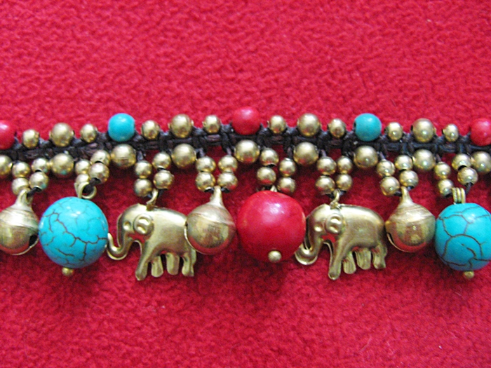 สร้อยข้อเท้าเชือกเทียนหินเทอร์คอยส์สีฟ้าและหินปะการังสีแดง ลูกปัดทองเหลือง ตุ้งติ้งรูปช้างค่ะ