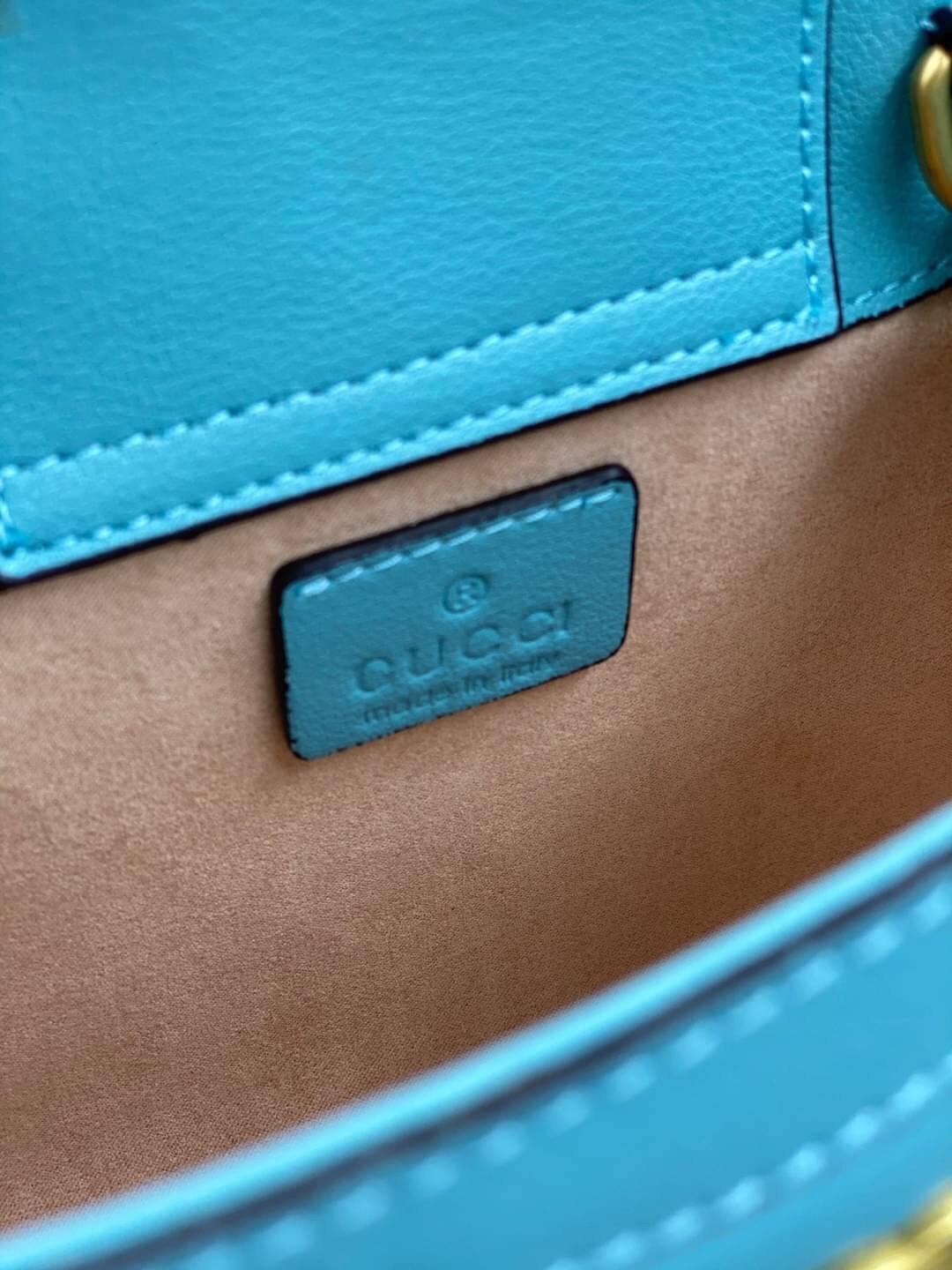 VIP GIFT 】หนังแท้ GUCCI Diana mini tote bag กระเป๋างานหูไม้ไผ่สุดคลาสสิก ดีไซน์มาใหม่พร้อมเข็ดขัดหนังสีสะท้อนแสงประดับตรงหูกระเป๋า ขนาดมินิกำลังน่ารักเลยค่ะ วัสดุหนังแท้ อะไหล่ทอง งานสวยตั้งอยู่ทรง มีสายสะพายยาว 1เส้น สามารถปรับระดับได้-ถอดได้ งานเก๋ไก๋ที