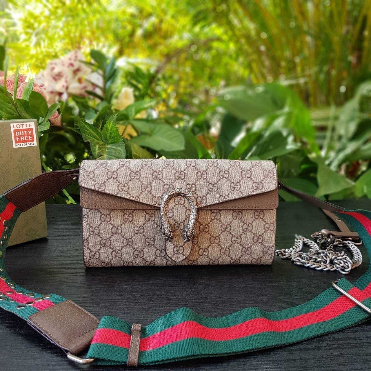 GUCCI Dionysus GG small shoulder bag กระเป๋าถือ กระเป๋าสะพายทรงสวย หรูหรา และดูแพง มาพร้อมสองสายสายพายให้เลือกปรับใช้งาน ถอดออกได้ทั้งสองสาย ถือเป็นครัชเก๋ๆได้ ดูดีมากๆ