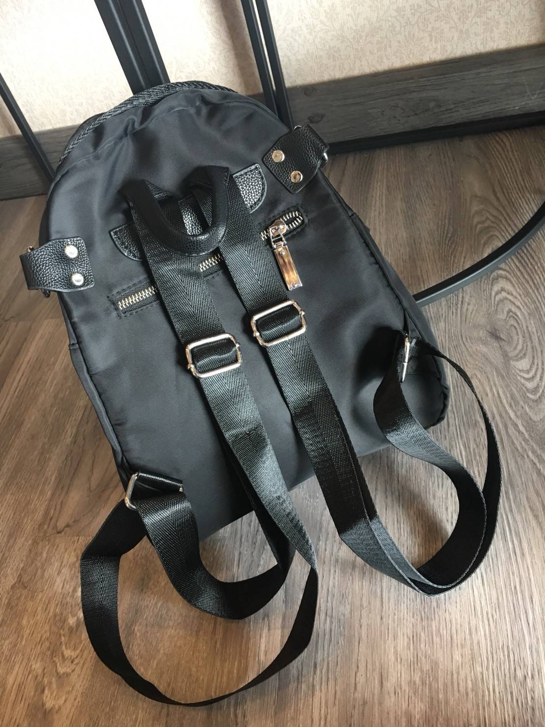 New item! must have kaa กระเป๋าเป้ nylon คลาสสิค จากพรีเมี่ยมกิ้ฟ แบรนด์ Chanel กับทรง Chanel Nylon 2way backpack โดดเด่นด้วยดีไซน์เป้เก๋กู๊ดดด ตัวกระเป๋าไนล่อน ทั้งใบ อะไหล่เงินเงา **กันน้ำได้ จุของได้กำลังดี มีช่องใส่ของเป็นสัดส่วน มาพร้อม สายสะพาย 2 สา