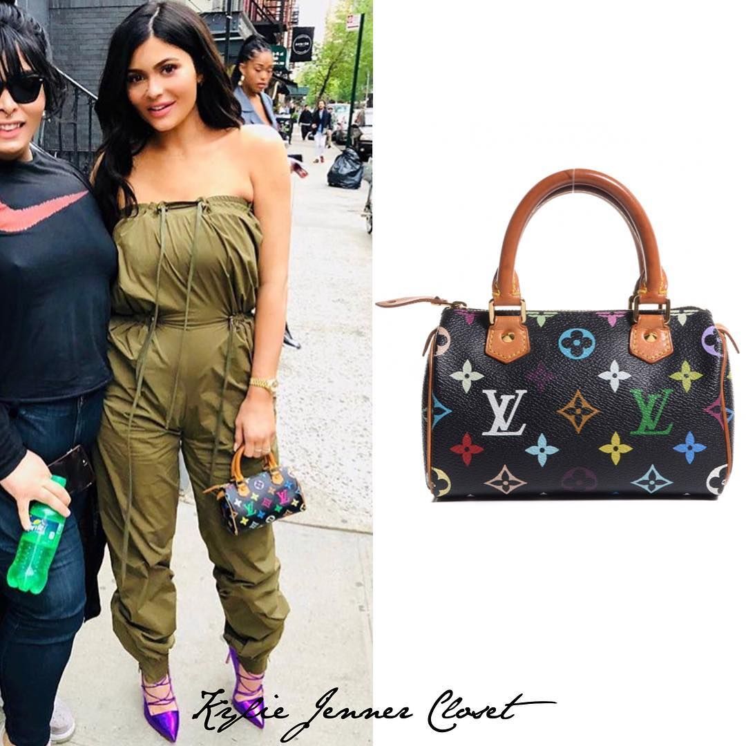 VIP 】LOUIS VUITTON Monogram Multicolor Mini Speedy พร้อมส่งความน่ารักค่ะ! กระเป๋าทรงหมอนไซด์มินิ หนังแกะแท้นิ่มสวยงามค่ะ เปิดปิดกระเป๋าแบบซิป ภายในสามารถใส่มือถือได้ กระเป๋าเงินใบกลางได้ พาสปอร์ตได้ค่ะ