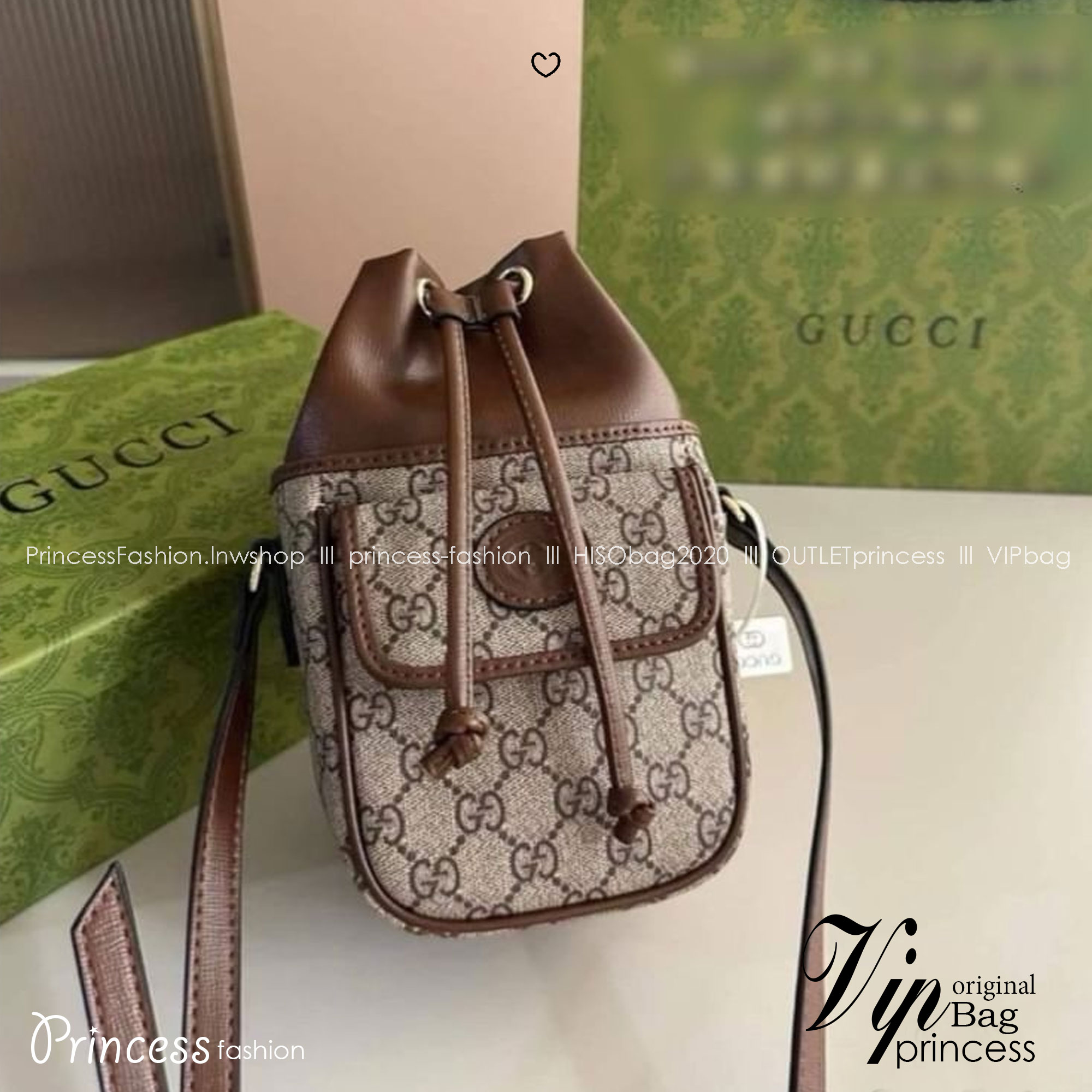 GUCCI GG Supreme Mini bucket bag กระเป๋าสะพายทรงบัคเก็ต ไซส์มินิ จะชุดสบายหรือชุดเต็ม ใบนี้พร้อมมาก ใช้ได้ทั้งชายหญิง ดีไซด์สวยงานจริงเเค่นี้ก้ได้ลุคดูดี แมทซ์ง่ายกับทุกชุด สวยลงตัว