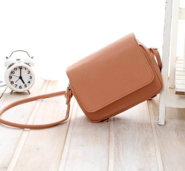 กระเป๋าสะพาย H&M รุ่น cross body bag มี 4 สี : ดำ , ชมพูนู๊ด , เหลือง , มิ้นท์