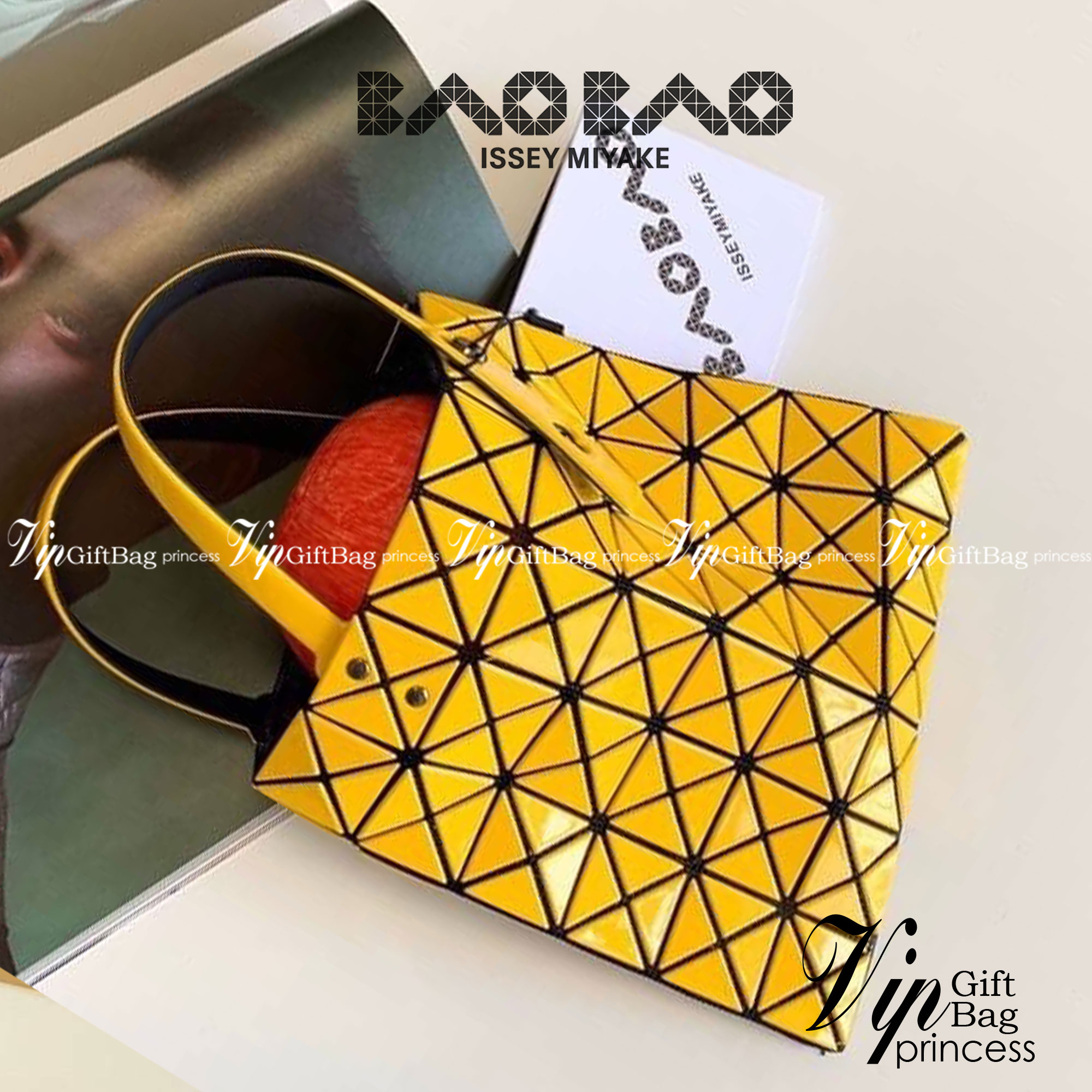 BAOBAO ISSEY MIYAKE 6x6 BLOCK TOTE BAG กระเป๋าถือทรง shopping โท้ท ลายตาราง บล็อคสี่เหลี่ยมสามเหลี่ยม ภาพสินค้าถ่ายจากงานขายจริง ใช้งานต่างประเทศได้ค่ะ