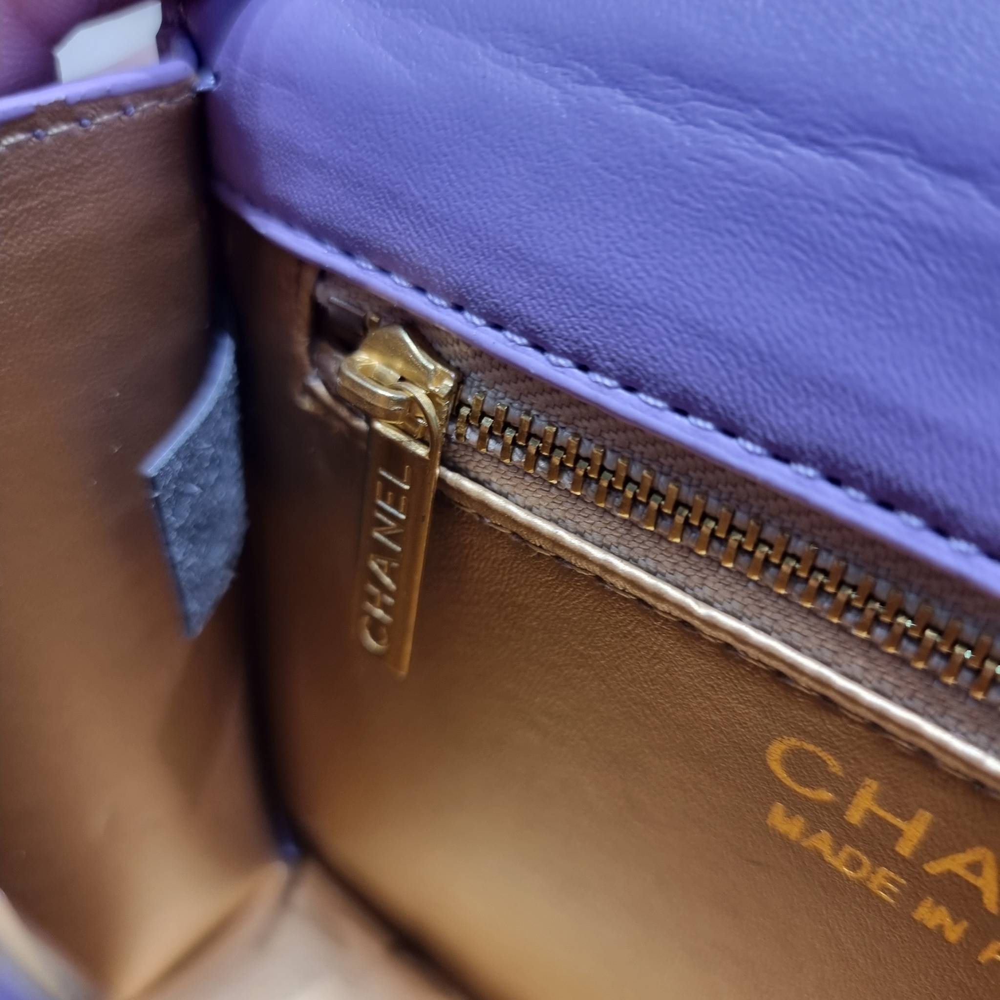 Chanel tweed mini flap bag / Chanel mini top handle กระเป๋าสะพายงานผ้าทวิตเอกลักษณ์เฉพาะของแบรนด์ งานสวยเป๊ะ มาพร้อมสายยาวถอดออกถือสวยๆเริ่ดๆ คิวท์มาก!! ดีเทลน่ารักเพียบ!!