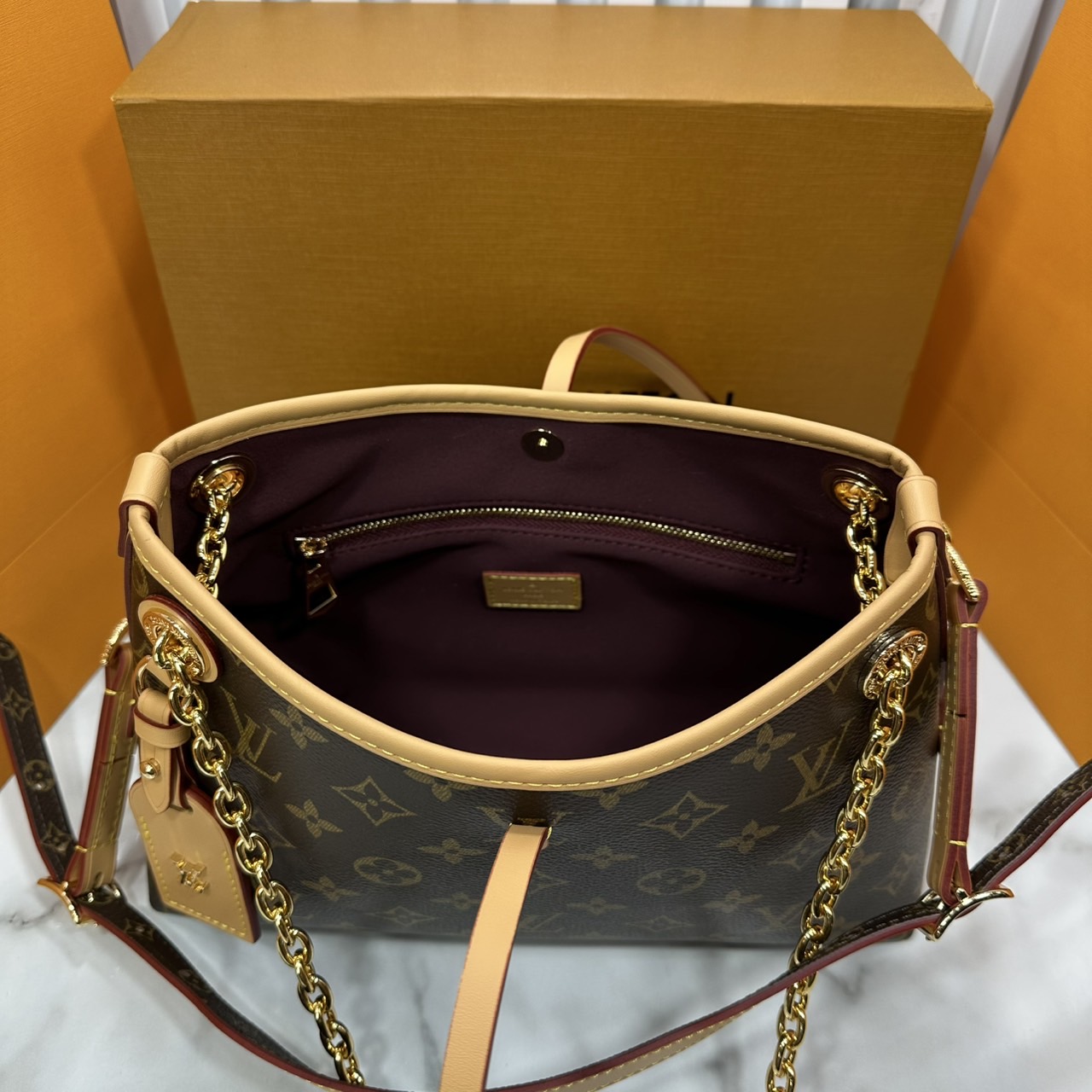 LV CarryAll BB bag Monogram Canvas กระเป๋าสะพายแครี่ออล ไซส์ใหม่ ดีไซส์ใหม่สุดไอคอนิกปรับโฉมใหม่ประจำฤดูกาลในดีไซน์สุดชิค ตกแต่งสายโซ่สีทองงดงาม