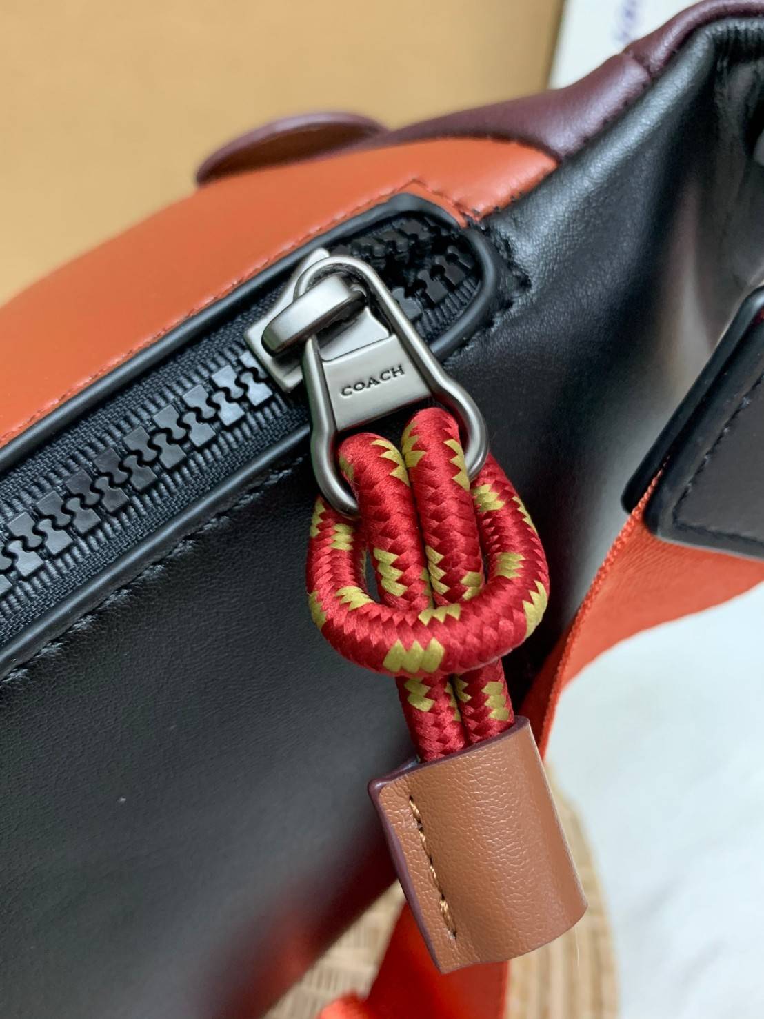 OUTTLET 】Coach Belt Bag ใบใหญ่คะ! Coach Rivington Belt Bag In Colorblock With Coach Patch C78947 สีเข้าใหม่ ได้ใจหนุ่มๆกันเลยค่าา 🌈สีจริงสวยมากค่ะ😘 กระเป๋าคาดอกด้านหน้า//คาดไปทางด้านหลัง//หรือคาดเอวได้ ตามแต่ความถนัดได้เลยนะคะ หนังแท้ นิ่ม