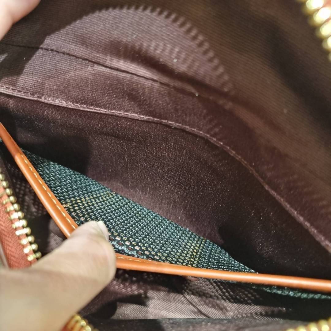 COACH C6678 LEAGUE BELT BAG IN SIGNATURE CANVAS WITH VARSITY PATCHES กระเป๋าคาดอกไซส์ใหญ่ คอลเลคชั่นที่ฮอตไม่เลิก กับดีไซน์สกีเรทโทร วินเทจ ขนาดสะพายกำลังเท่ คูลๆ ใช้งานง่าย ได้ทั้งหนุ่มๆและสาวๆ โดดเด่นด้วยแพทช์ที่สวยไม่ซ้ำใคร วัสดุหนังแคนวาสเคลือบลายสลับ