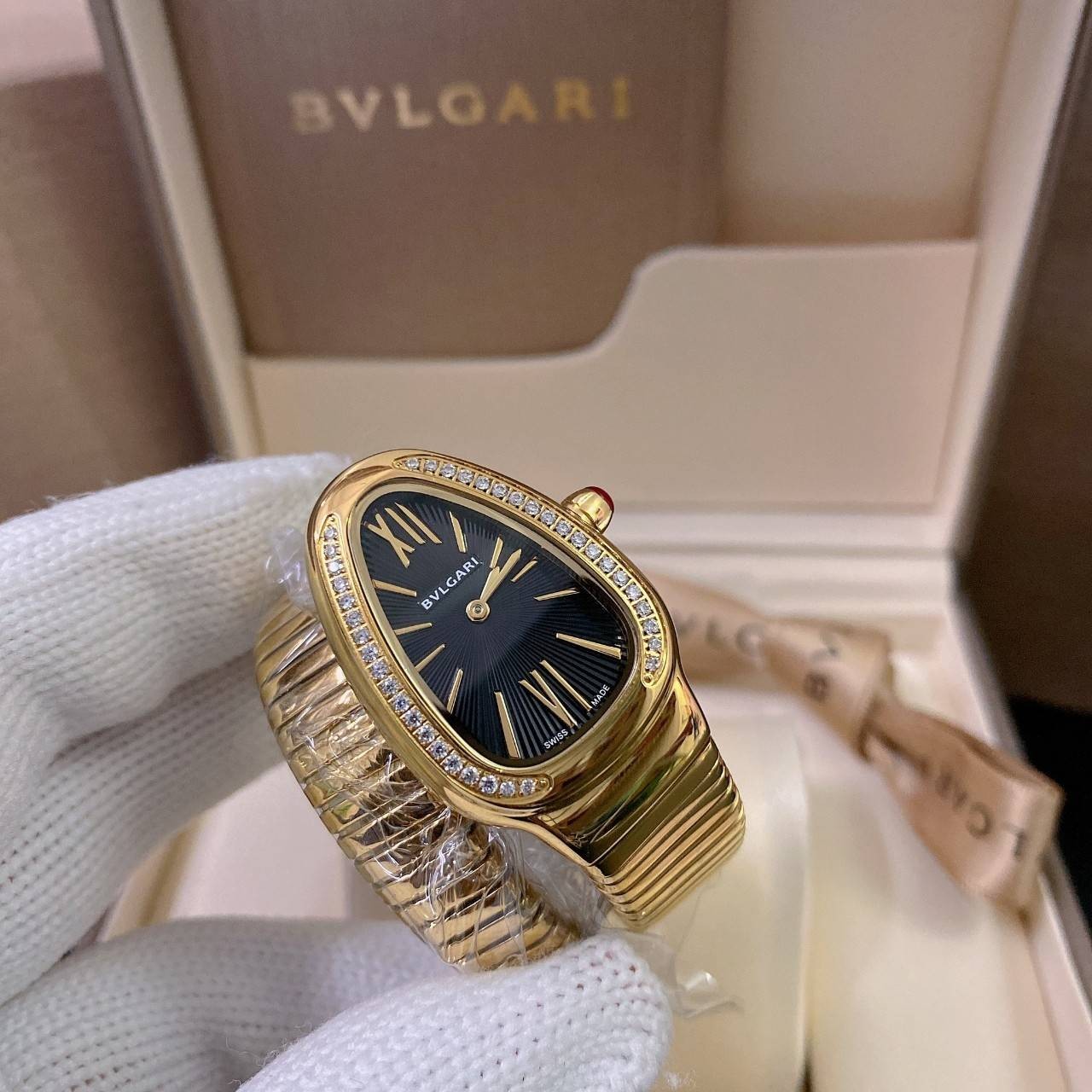 BVLGARI SERPENTI WATCH 24mm 26mm นาฬิกาบุลการี รุ่นหน้าปัดล้อมเพชร นาฬิกาผู้หญิง ภาพสินค้าถ่ายจากงานขายจริง