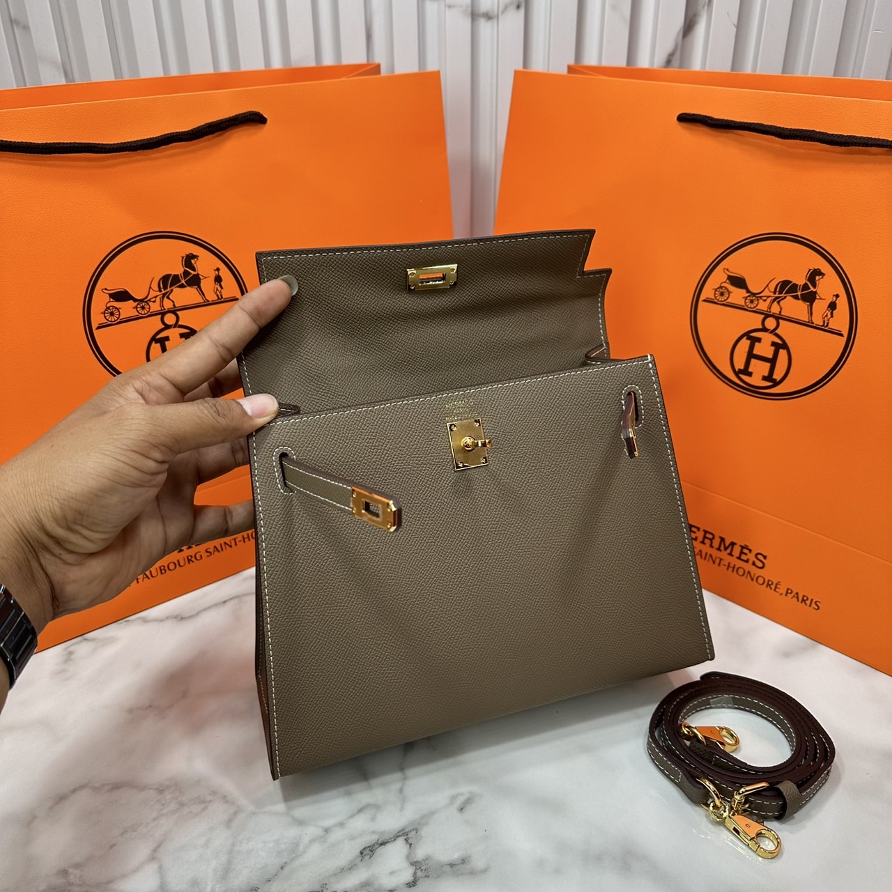 ORI หนังแท้ | Hermes Kelly 25cm / 28cm กระเป๋าสะพายที่สุดแห่งหรูหราลัคชู นิยามของความสง่างามเหนือกาลเวลา แบรนด์เนมในฝัน งดงามดั่งเจ้าหญิง