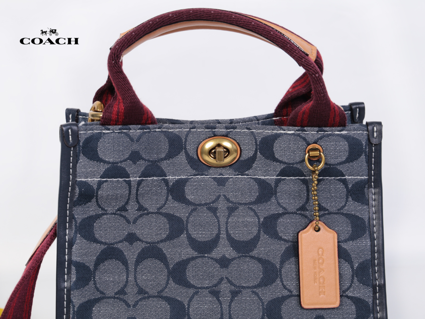 ของแท้ 💯% COACH Tote 22 In Signature Chambray