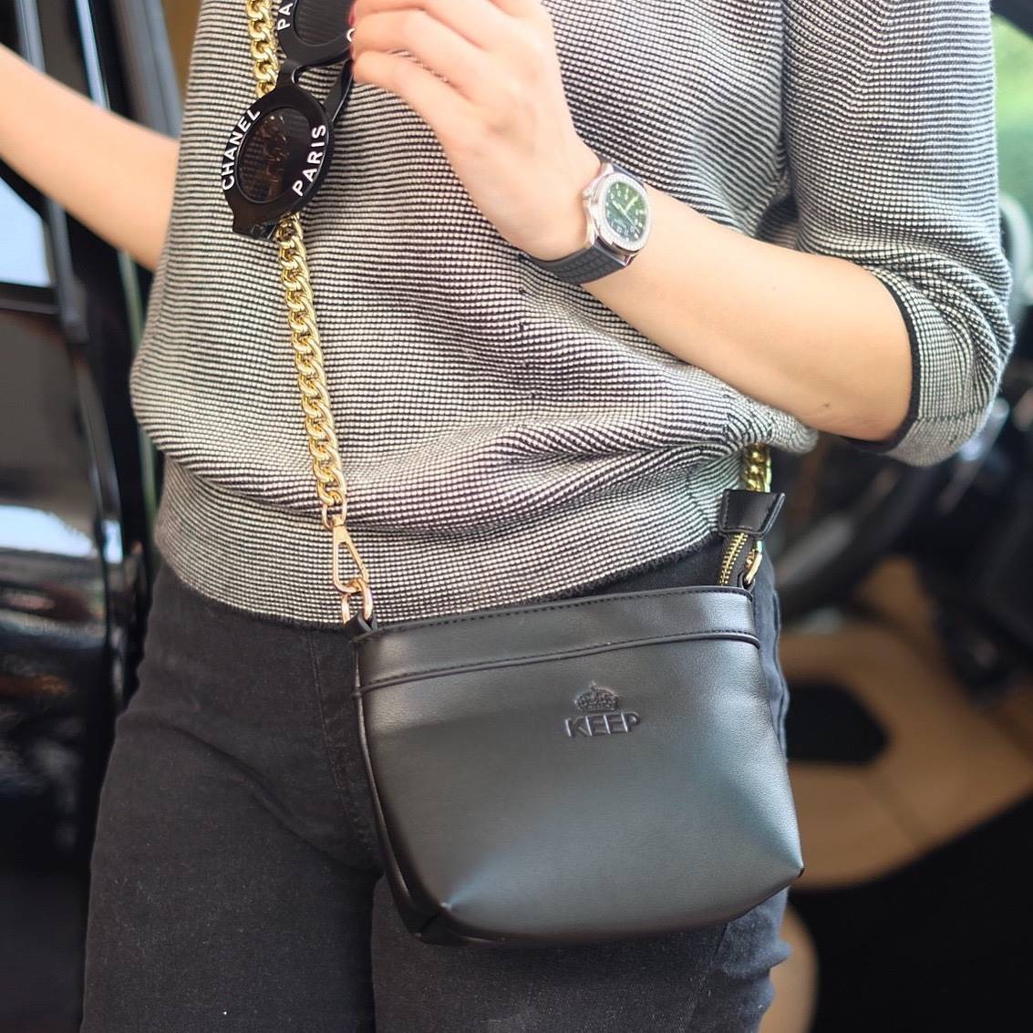 รุ่นใหม่ล่าสุด สวยมากๆค่า รุ่น New KEEP Minny bucket bag ทรงเก๋ สวย น่ารัก ขนาดตอบทุกโจทย์การใช้งาน เห็นแล้ว *หลงรักเลยคะ *ใบนี้ซื้อ1ได้ถึง2 มีกระเป๋าใส่ของใบเล็กด้านในให้อีก 1 ใบนะคะ 🌲ตัวกระเป๋าขนาดกำลังดีหนังเนื้อดีนิ่มมากๆคะ ดูแลรักษาง่าย ด้านใ