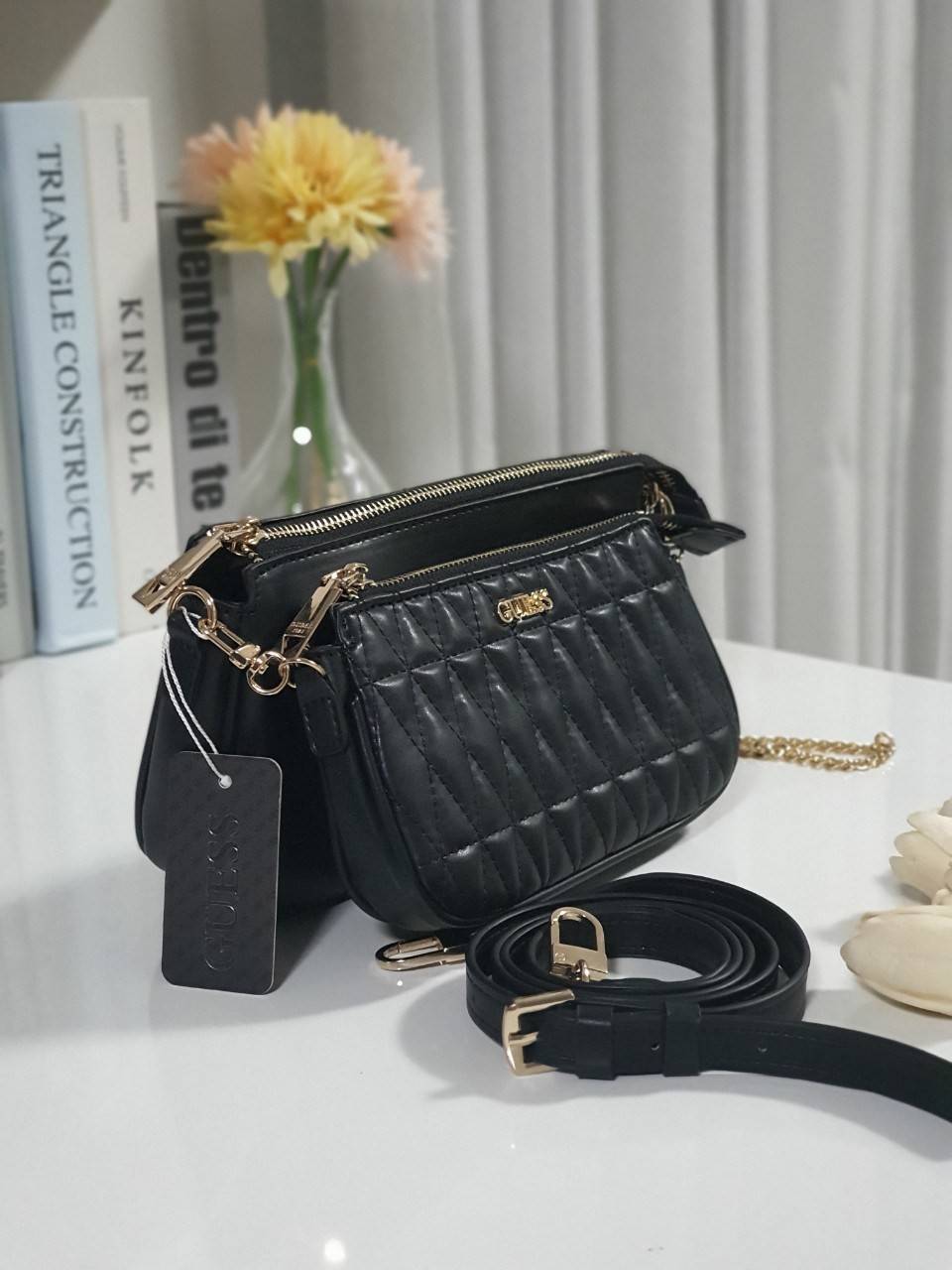 ของแท้ ซื้อ1ได้ถึง2 กับ แบรนด์ GUESS รุ่น ARIE DOUBLE POUCH CROSSBODY BAG กระเป๋าสะพายไหล่-ครอสบอดี้ ใช้ได้หลายสไตล์