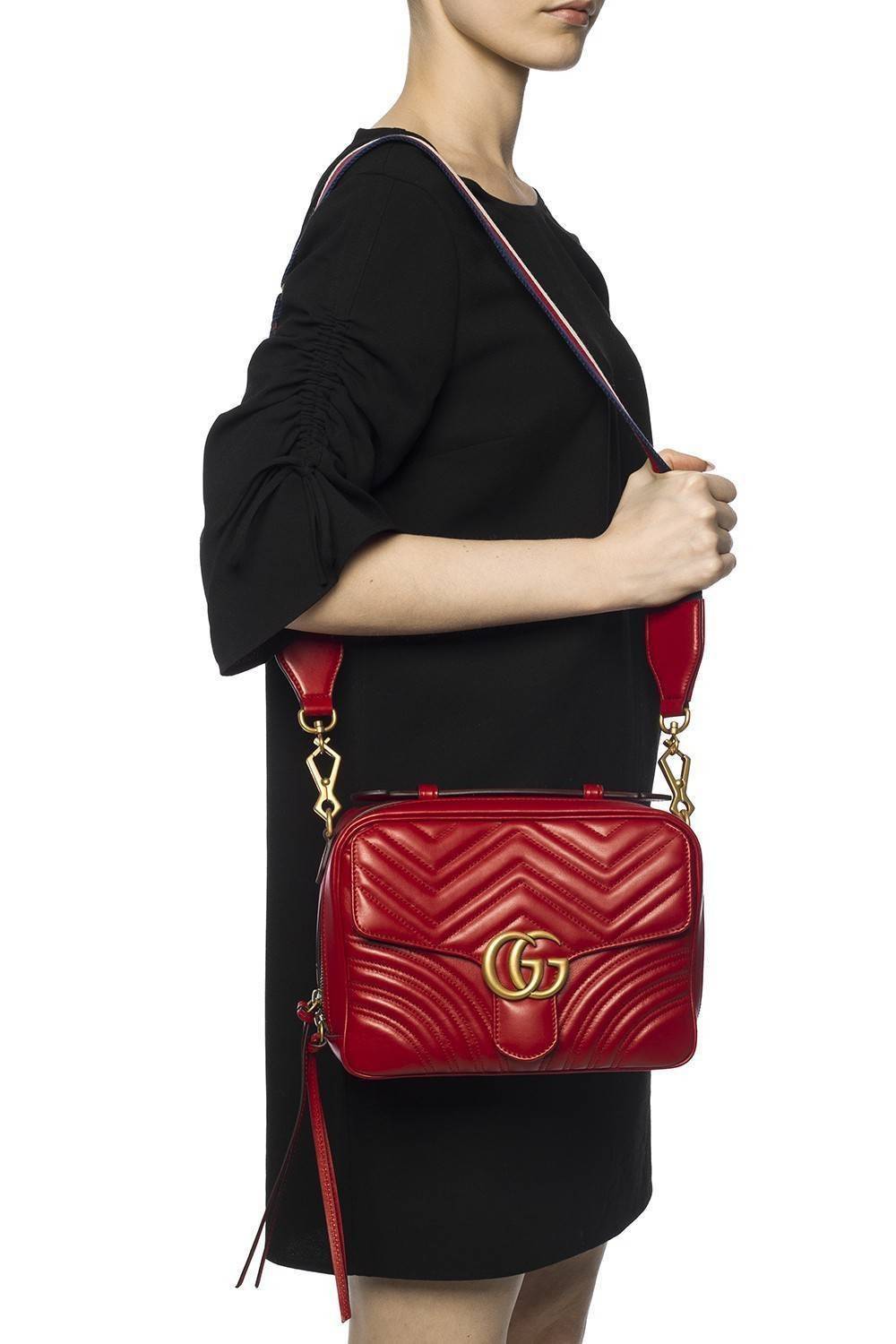 VIP GUCCI GG MARMONT TOP HANDLE SHOULDER BAG / BOLSA GG MATELASSE กระเป๋าถือ กระเป๋าสะพาย คอลเลคชั่นสุดหรู มาพร้อมสายสปอร์ตสะพายยาว สามารถปรับระดับได้ ถอดได้ เป็นอีกรุ่นที่โดดเด่นมากๆ การใช้งานคล้องตัวสุดๆ โดดเด่นด้วยโลโก้ GG ขนาดใหญ่เป็นเอกลักษณ์