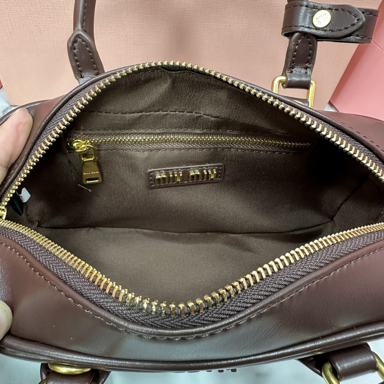 ORI หนังแท้ | MIU MIU Arcadie leather mini-bag Mini 20cm กระเป๋าสะพายทรงโฮโบลุคลูกคุณหรูหรา ไซส์มินิน่ารักๆเก๋ๆ สวยดูแพง หูจับในตัวง่ายและสะดวกพกพา