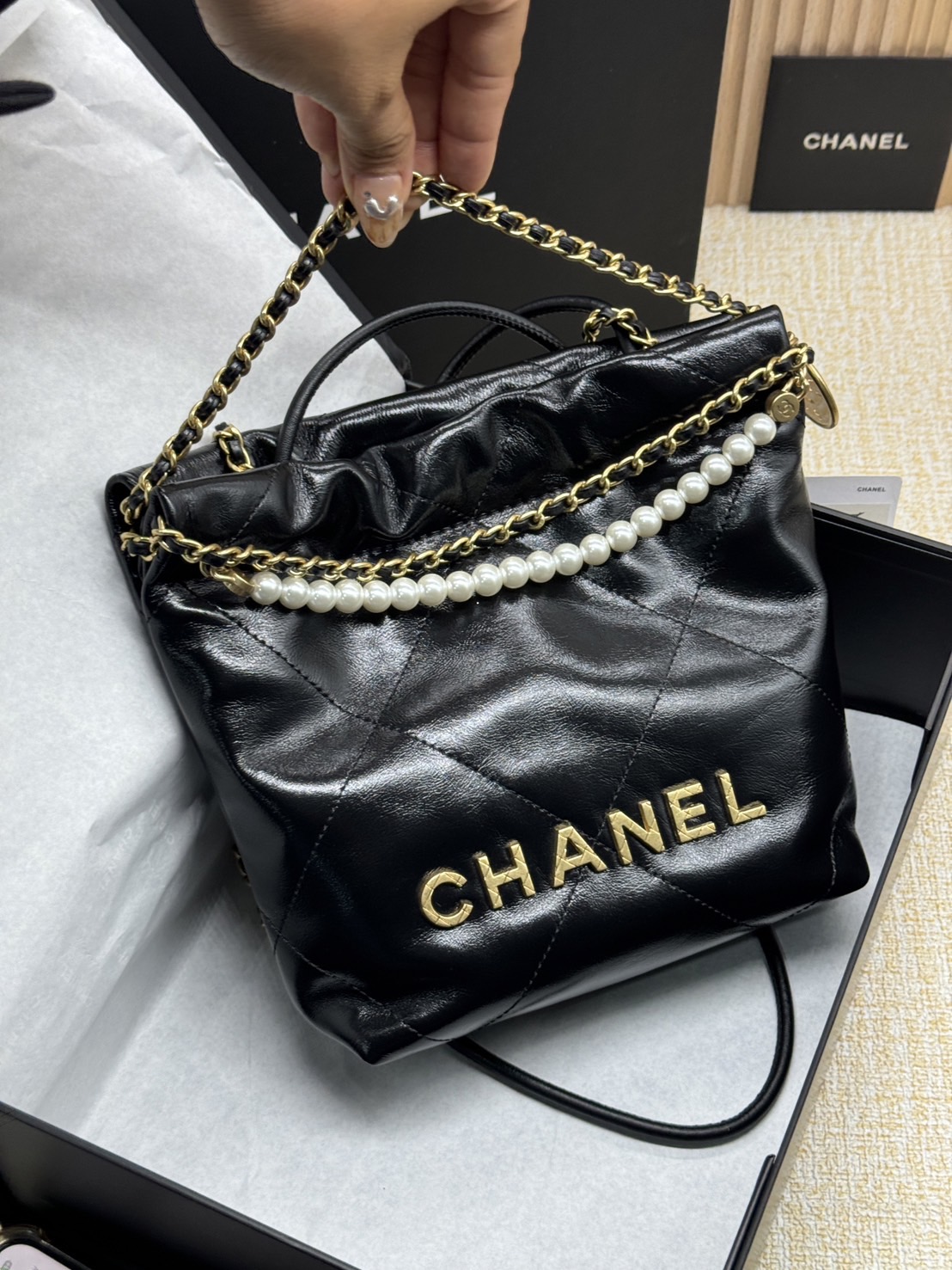 Chanel 22 Mini Handbag With Pearl Chain กระเป๋าทรงโท้ท เกรดออริ สลับแท้ 1:1 ใช้งานต่างประเทศได้