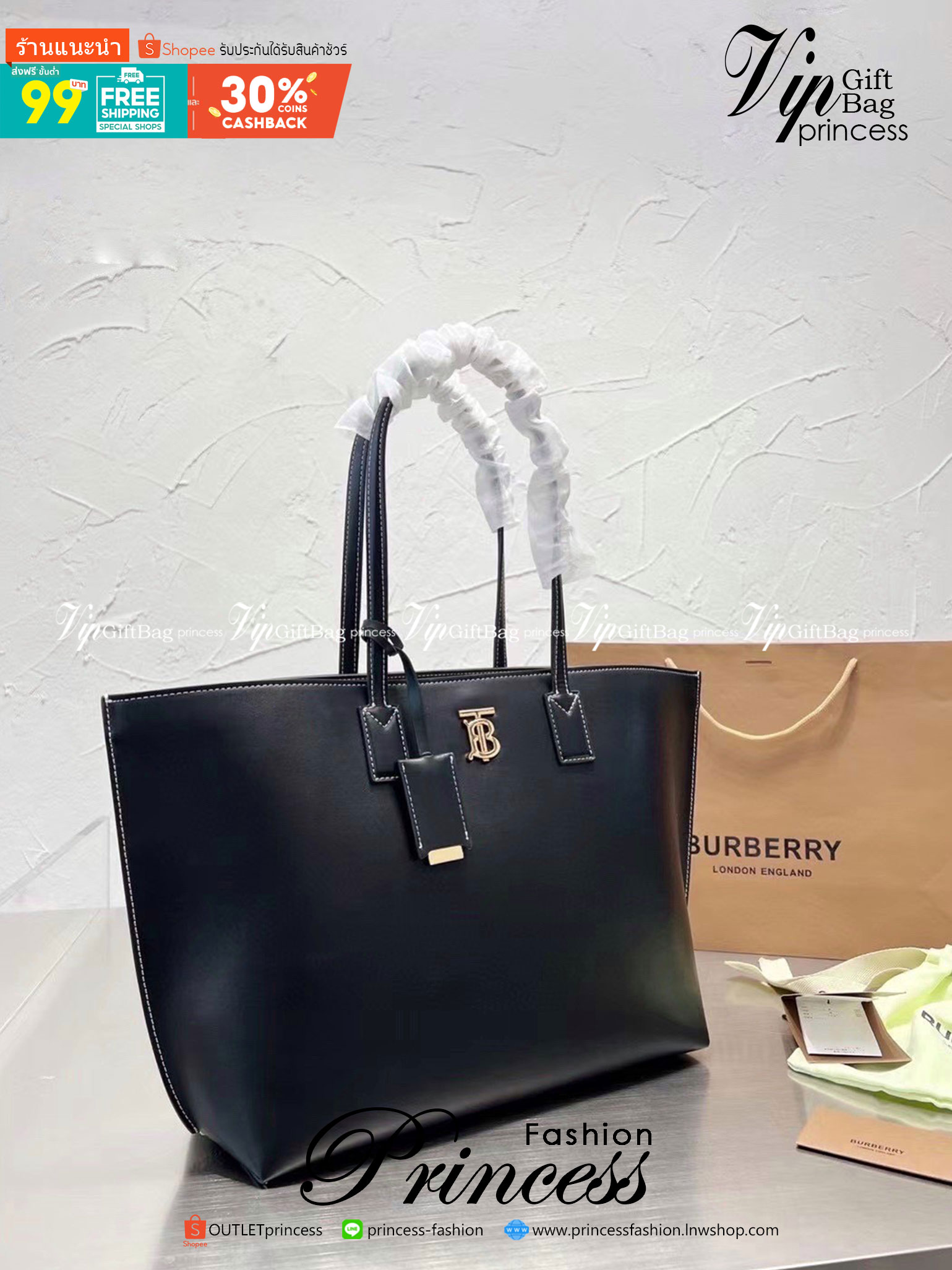 Burberry Check Leather Medium Tote / Burberry Tote Bag กระเป๋าช้อปปิ้งทรงโท้ท ใบใหญ่ หน้าติดอะไหล่แบรนด์สีทอง ช่องกว้างใช้งานง่าย ใส่ของได้เยอะเลยค่ะโดดเด่นด้วยลวดลายคลาสสิก วัสดุผ้าแคนวาส ภายในโล่งกว้างมาก ใส่ของได้สบาย หิ้วไปเที่ยวต่างจังหวัด สะพายไปต่า