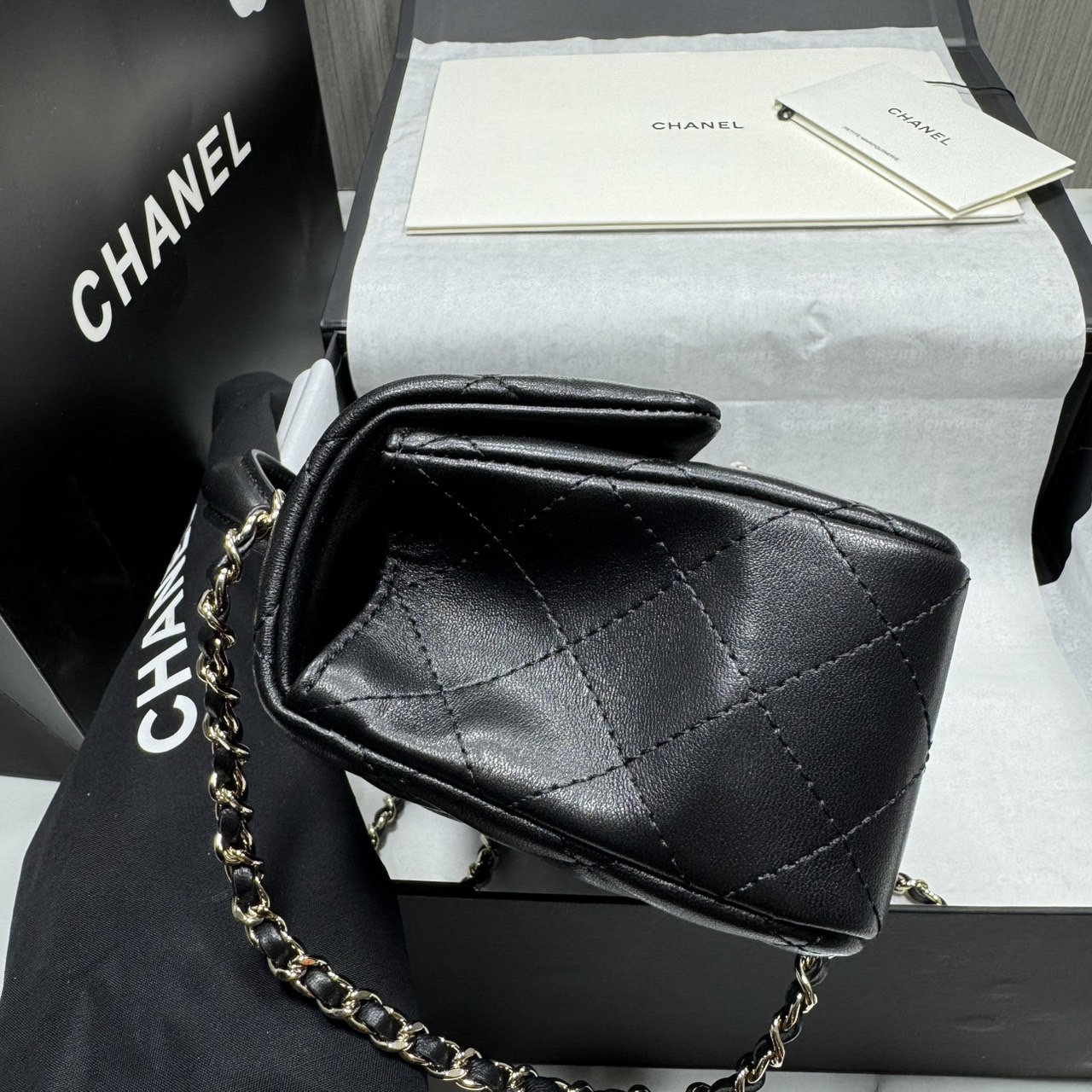 ORI | หนังแท้ Chanel Mini Classic Handbag With Top Handle กระเป๋าสะพายรุ่นคลาสสิกพร้อมหูจับถนัดมือ สวยเรียบหรู 🤍 สินค้าเกรดออริจินอล เทียบแท้