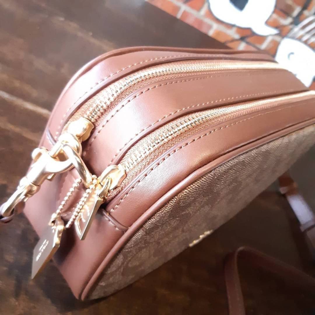 COACH F68168 JES CROSSBODY IN SIGNATURE CANVAS รุ่นยอดฮิต!! กระเป๋าสะพายข้าง รุ่น 2 ซิป ใบใหญ่จุใจ สีคลาสสิคขายดี!!