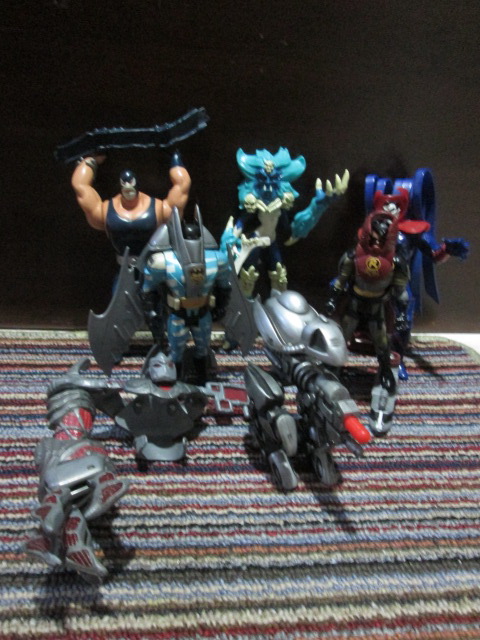 ขายยกเซ็ท Model Batman the Action มีทั้งหมด 5 ตัวพร้อม accessories ตามภาพค่ะ (ของเล่นมือสอง)
