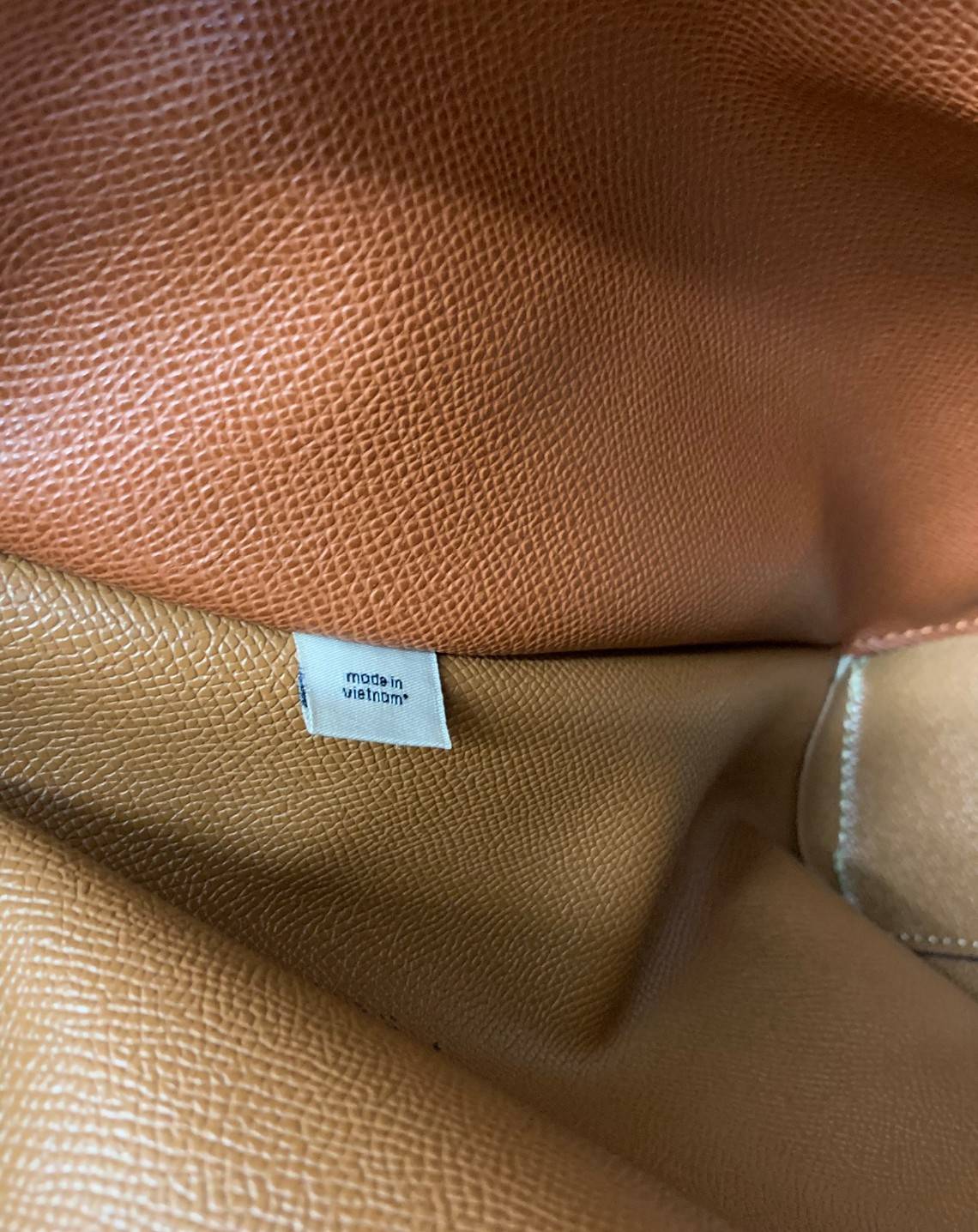 COACH MOLLIE TOTE IN SIGNATURE CANVAS ((1665)) พร้อมส่งอีกครั้ง ห้ามพลาดค่า! กระเป๋าหิ้ว//คล้องไหล่ ใบใหญ่ ทรงTote หนังแท้นิ่มอย่างดีค่ะ ภายในแบ่ง2ช่องใหญ่ สามารถใส่ A4ได้เลย ช่องกว้างมากๆ มีช่องกระเป๋าซิปกลางให้ใส่ของอีกช่องนะคะ