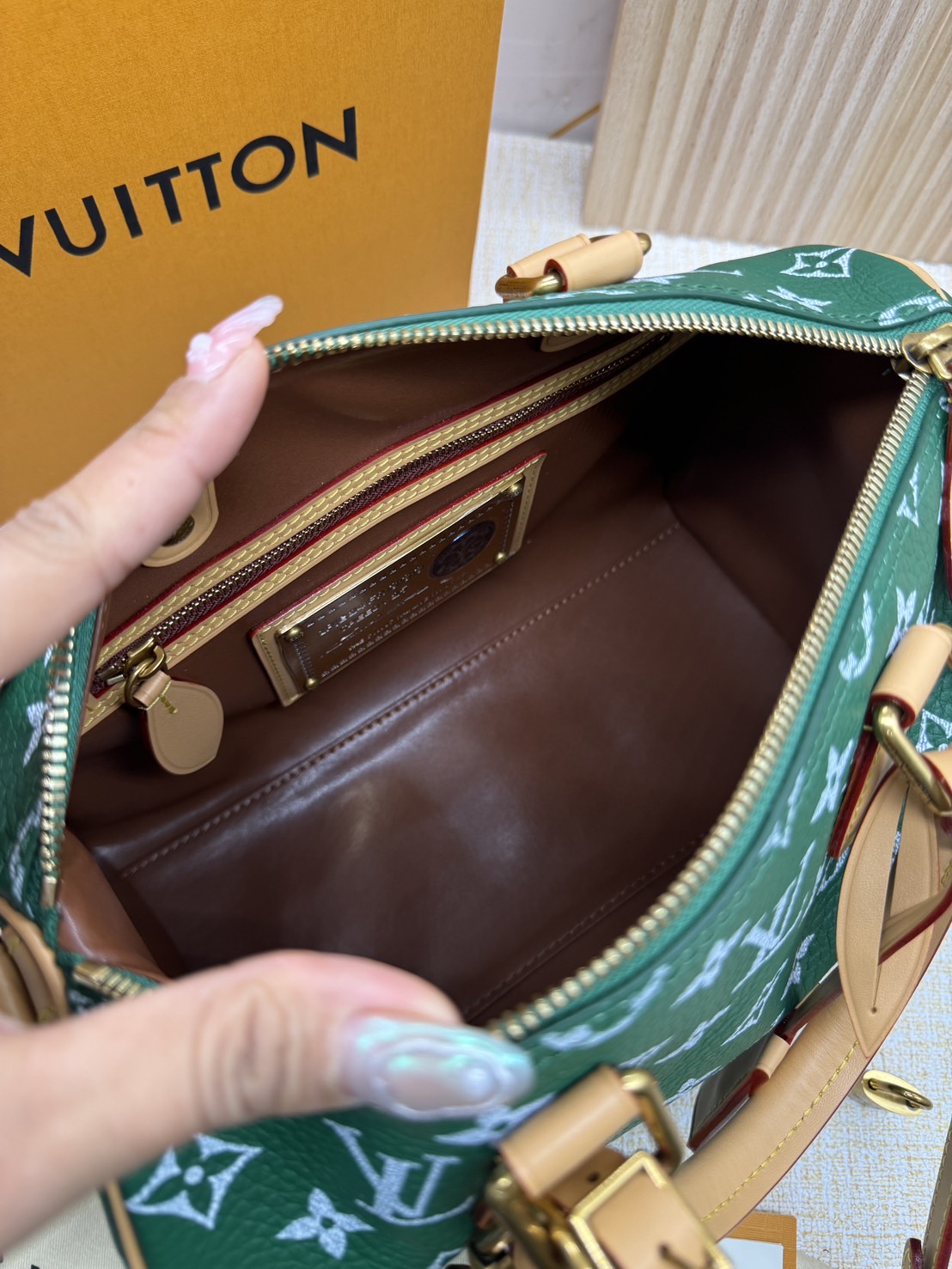 RUNWAY LV Speedy P9 Bandoulière 25 Soft Leather กระเป๋าสะพายสปีดี้รุ่นใหม่หรูหรา เกรดท็อปวีไอพี เกรดดีสุด 1:1 หนังแท้สวยงาม เก็บทุกรายละเอียด ใช้สลับแท้ ผ่านทุก ตม.