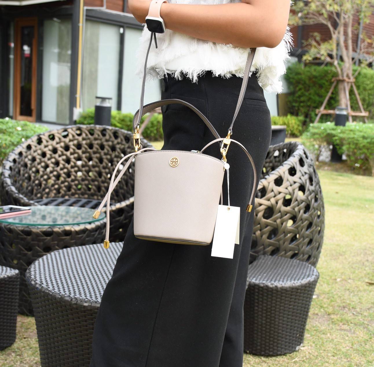 Tory Burch Robinson Mini Leather Bucket Bag 75591 กระเป๋าถือ หรือ สะพายข้าง Crossbody ได้ วัสดุหนังแท้ อะไหล่ทองหรูหรา