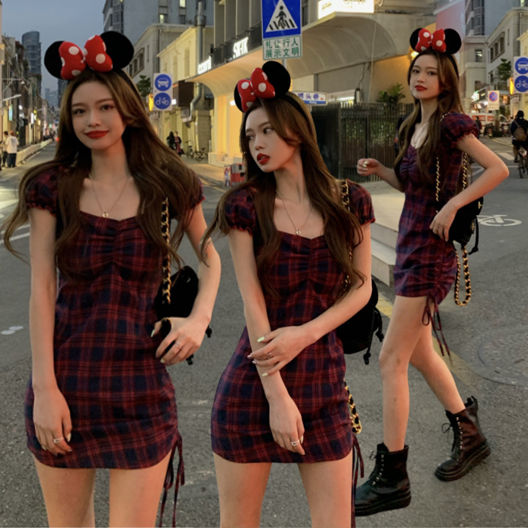 พร้อมส่ง ♻️ Mimi dress เดรสแขนสั้นลายสก็อตสีแดง (IN36473)