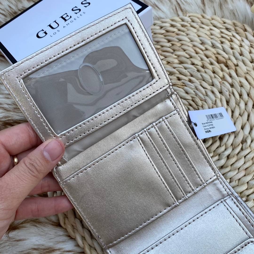 Guess wallet กระเป๋าสตางค์ใบสั้นซิปรอบทั้งใบ หนังลายแบรนด์ทั้งใบด้านหน้าติดโลหะโลโก้แบรนด์ หนังดีงามมาก